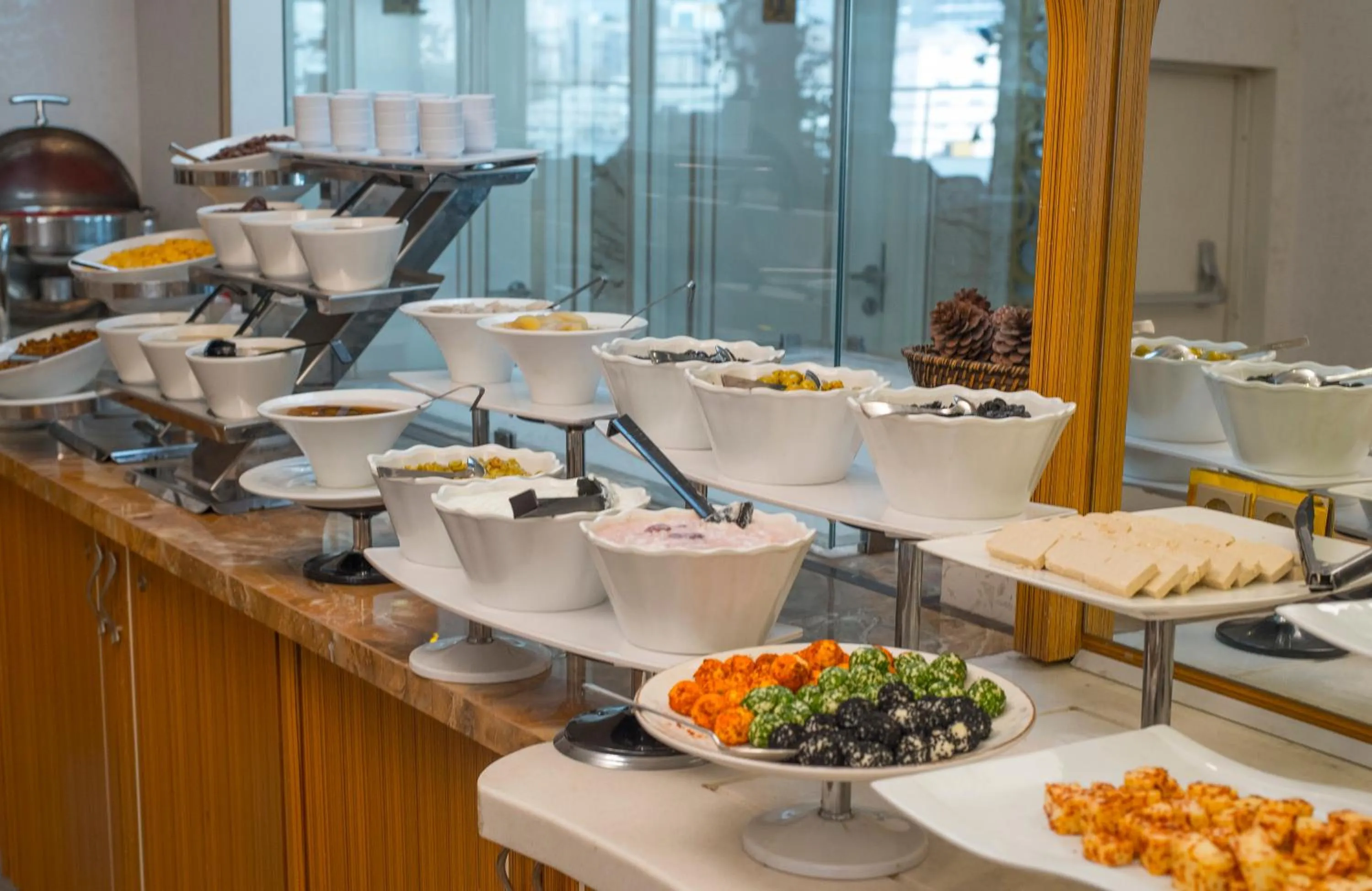 Restaurant/places to eat in MidMar Deluxe Hotel