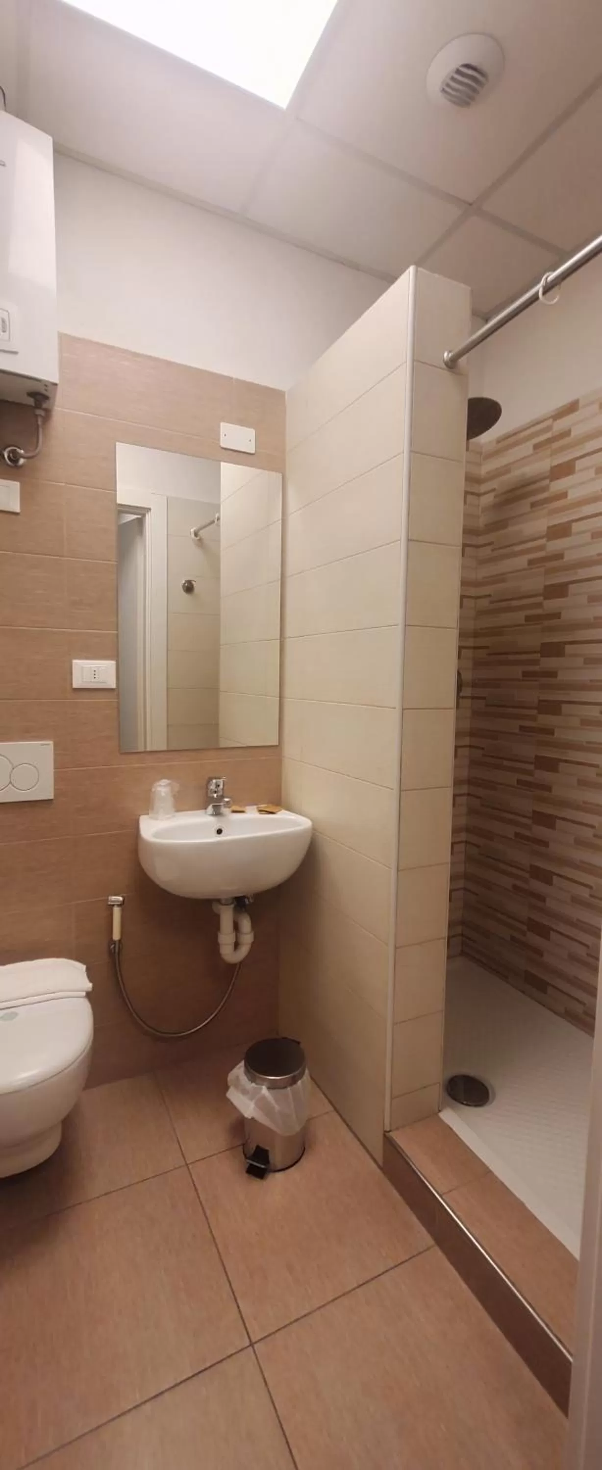 Shower in Albergo Annabella