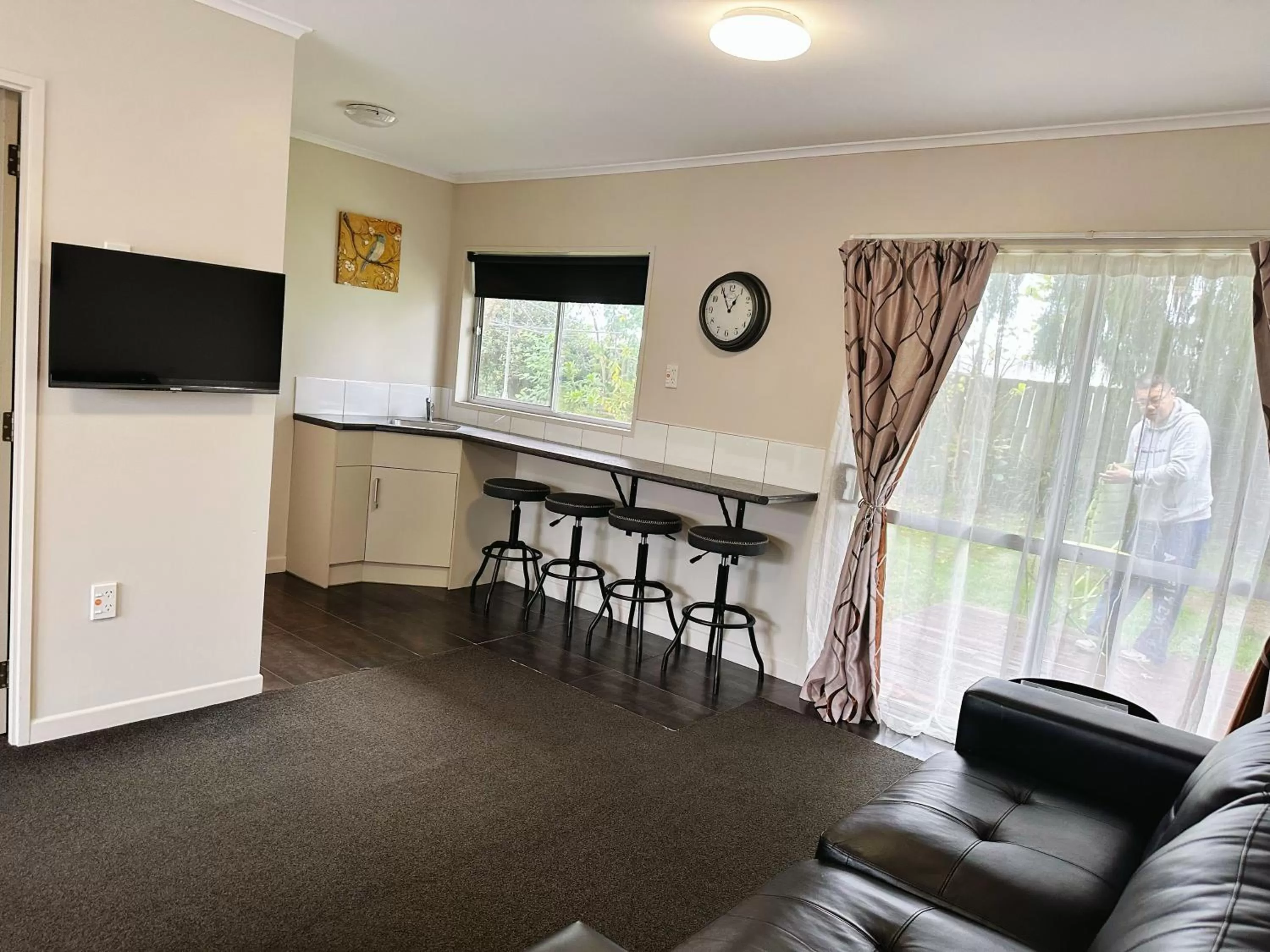 Seating area in Red Rock Thermal Motel - Mineral Pool