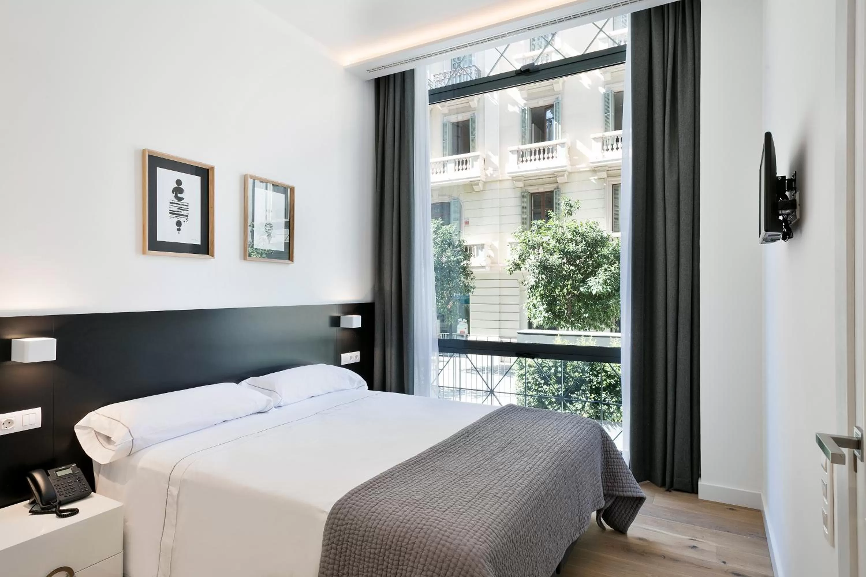 Decorative detail, Bed in Murmuri Residence Mercader