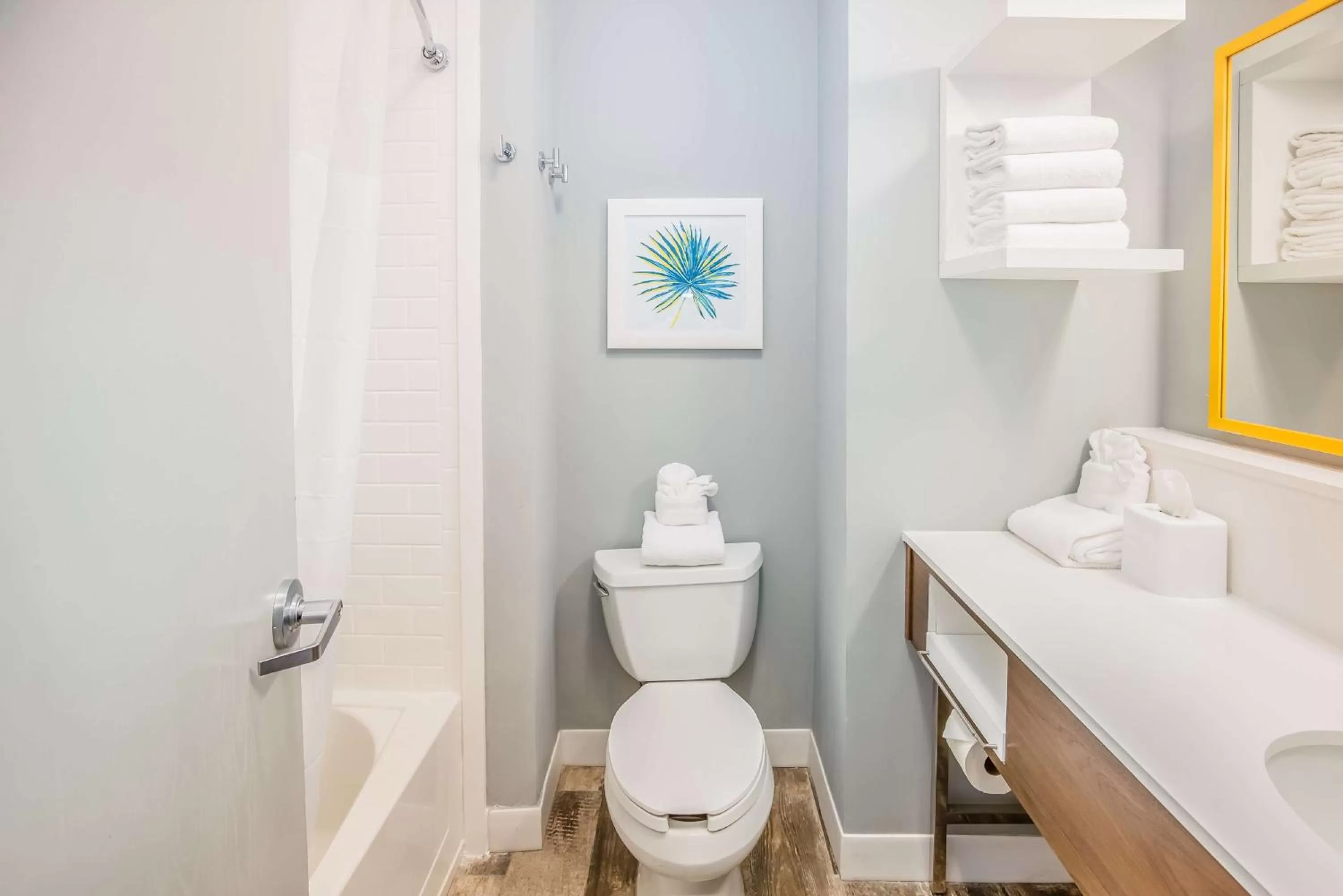 Living room in Hampton Inn Pensacola Beach