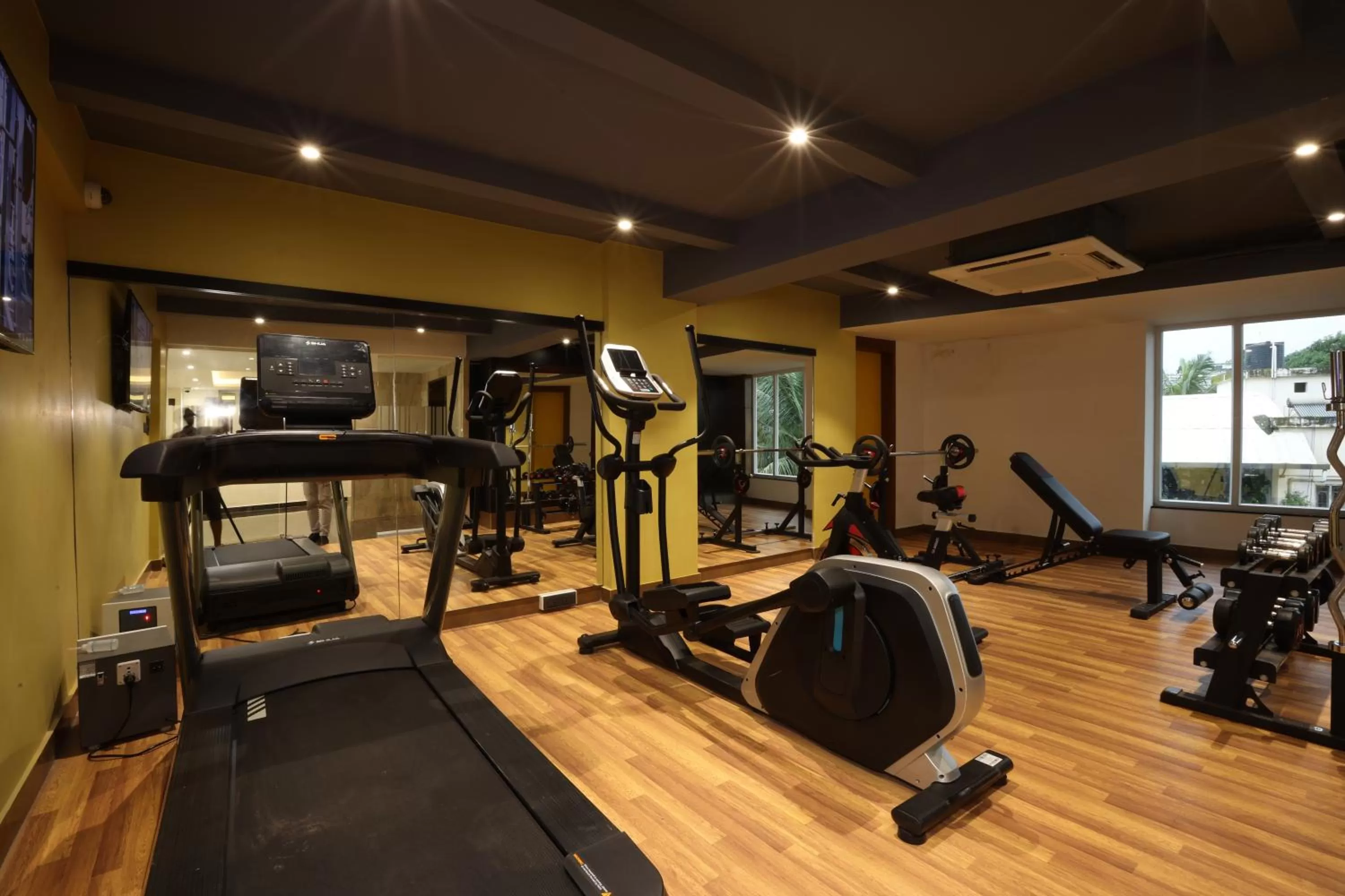 Fitness centre/facilities in Royal Plaza Suites by RAK Rooms, Mangaluru