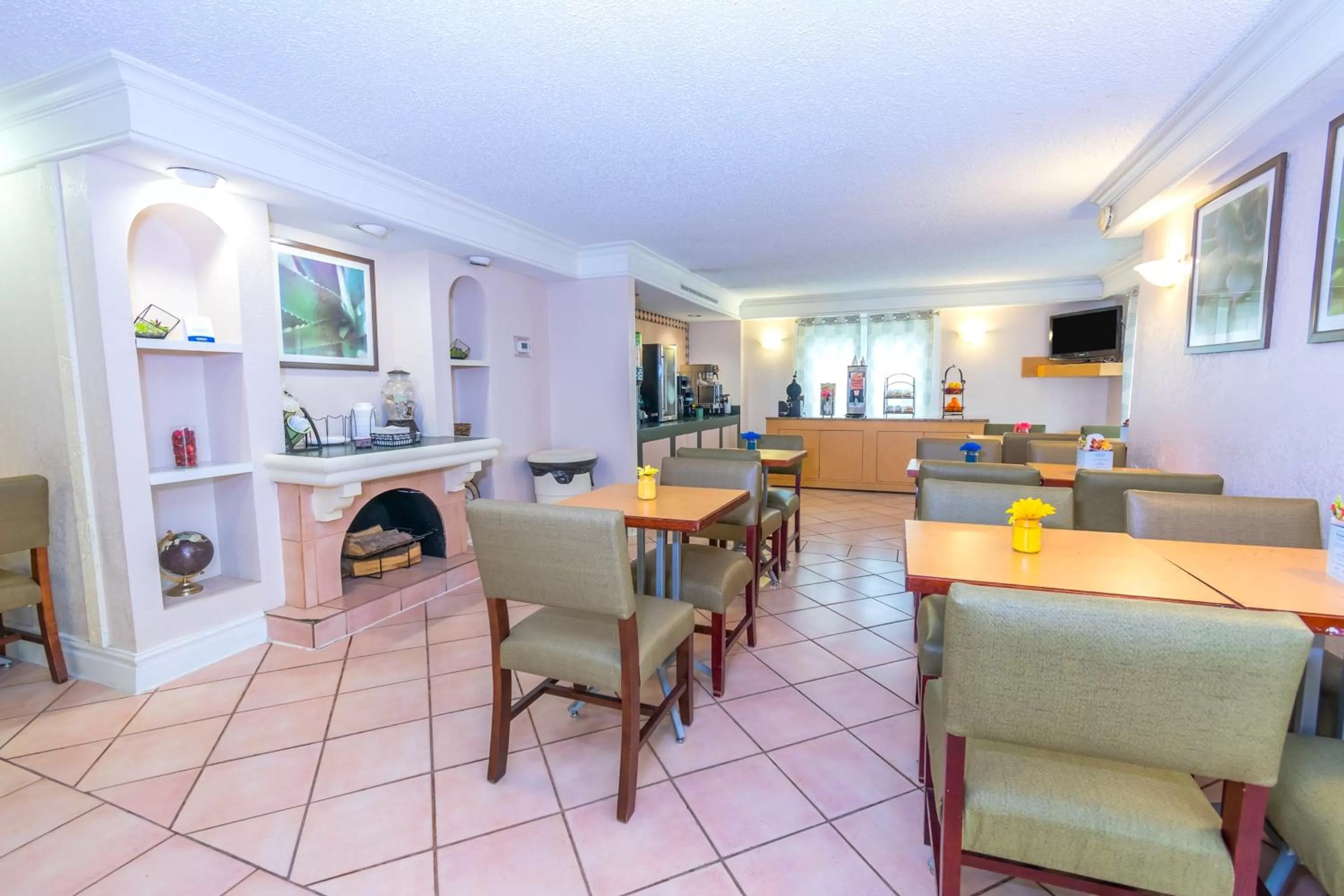 Seating area in La Quinta Inn by Wyndham Clute Lake Jackson