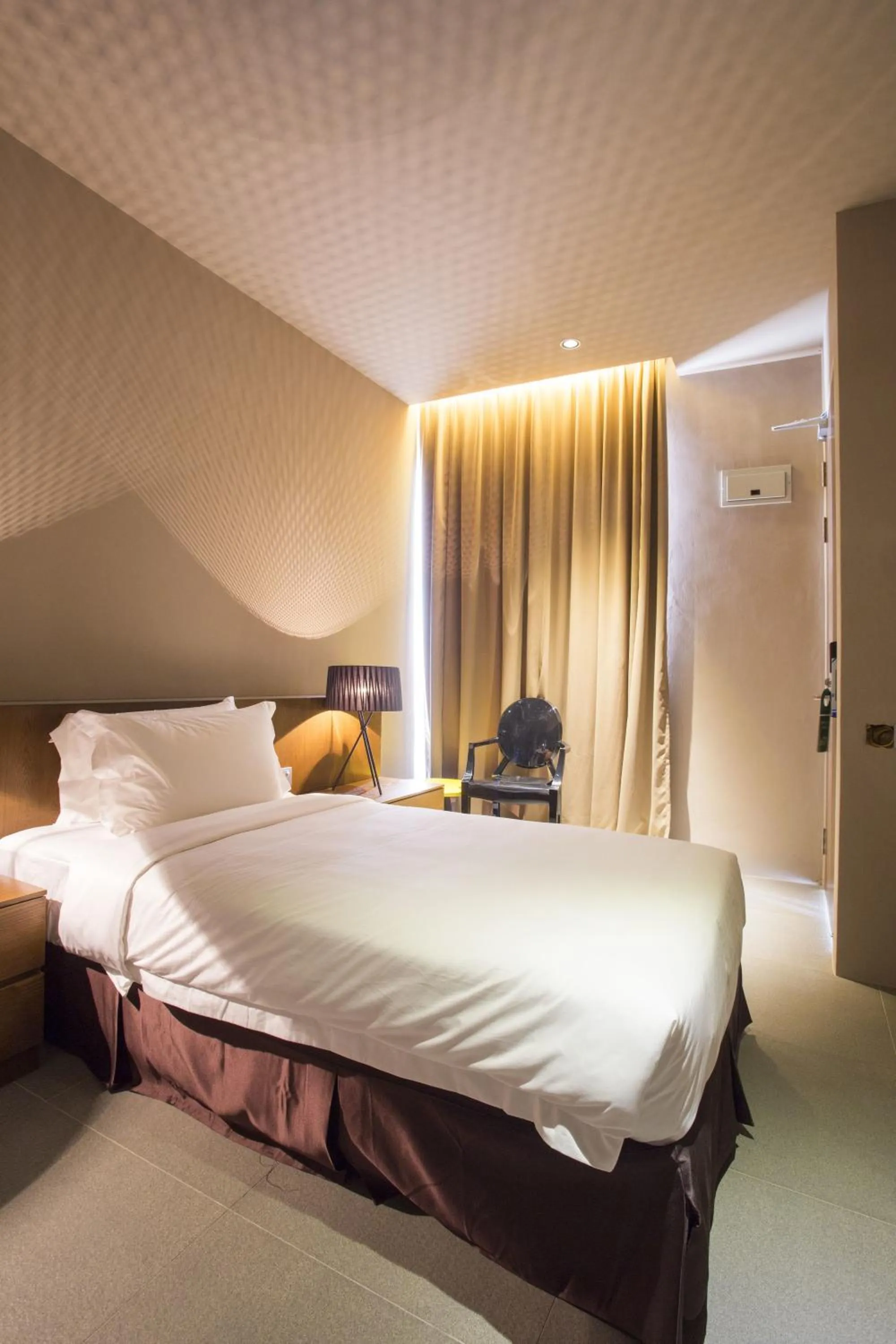 Night, Bed in Silalima