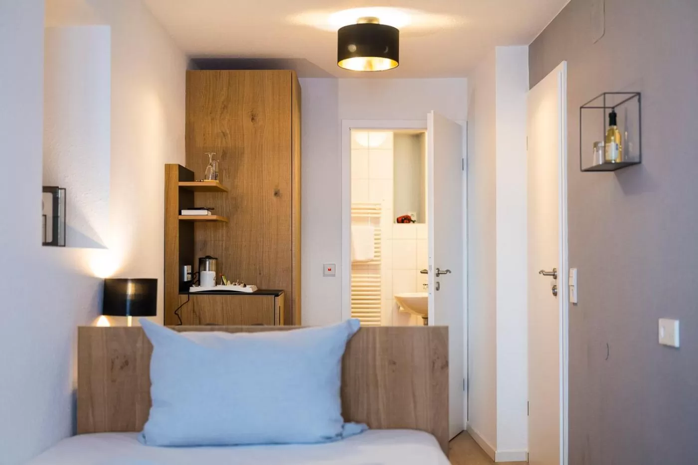 Toilet, Bed in Genusshotel Krone & Roadtrips bei Basel