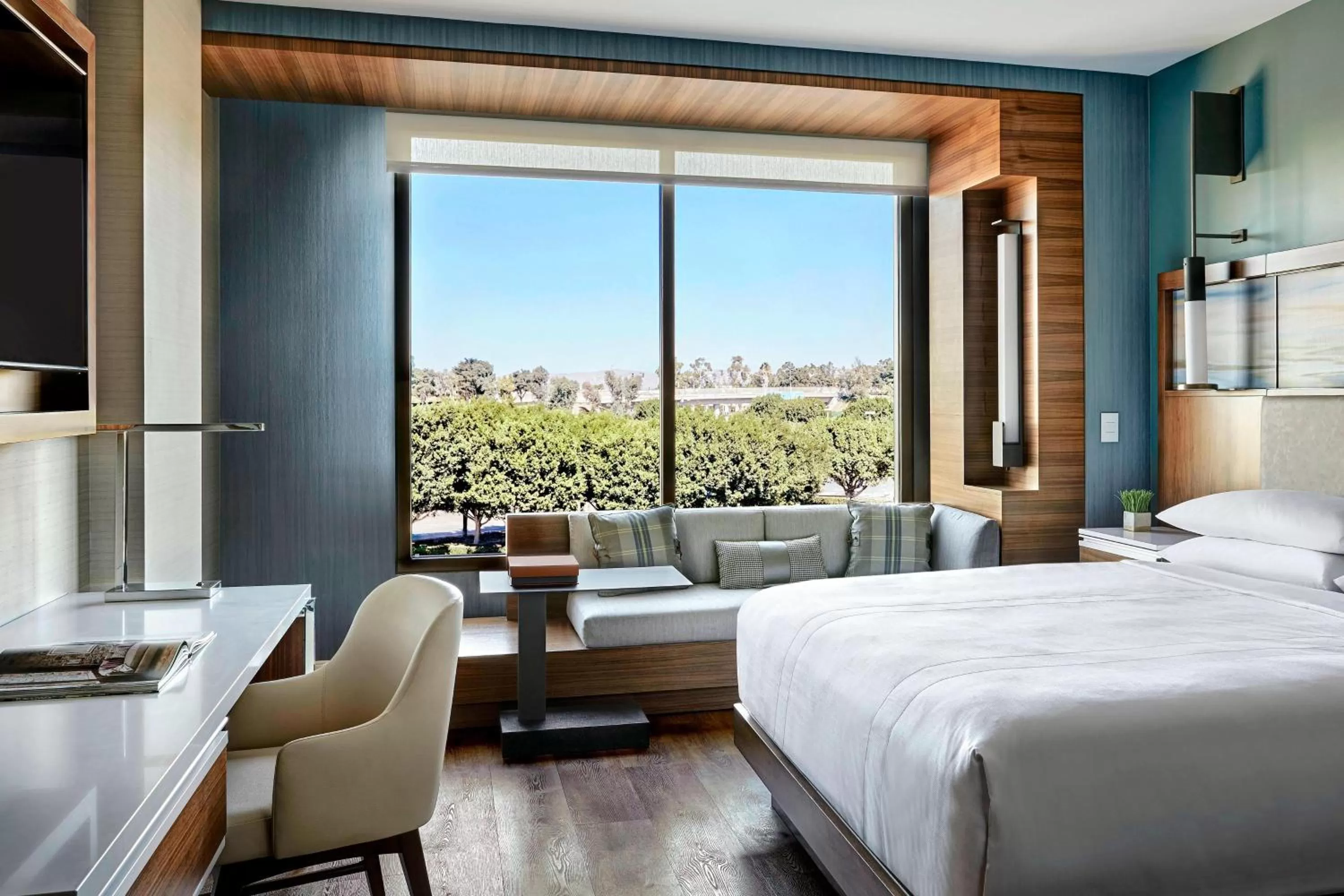 Photo of the whole room, Bed in Marriott Irvine Spectrum