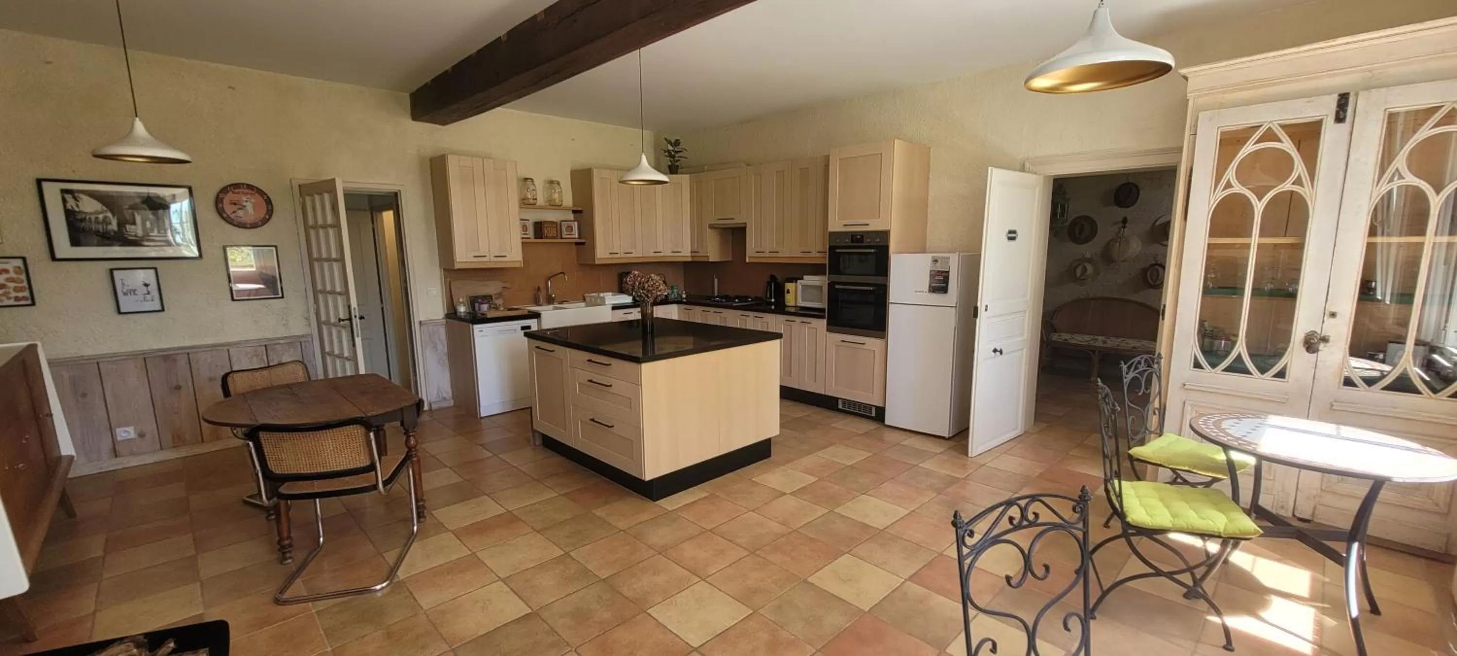 Kitchen or kitchenette, Kitchen/Kitchenette in Au Do'Mayne des Bouilles - Spa & Piscine