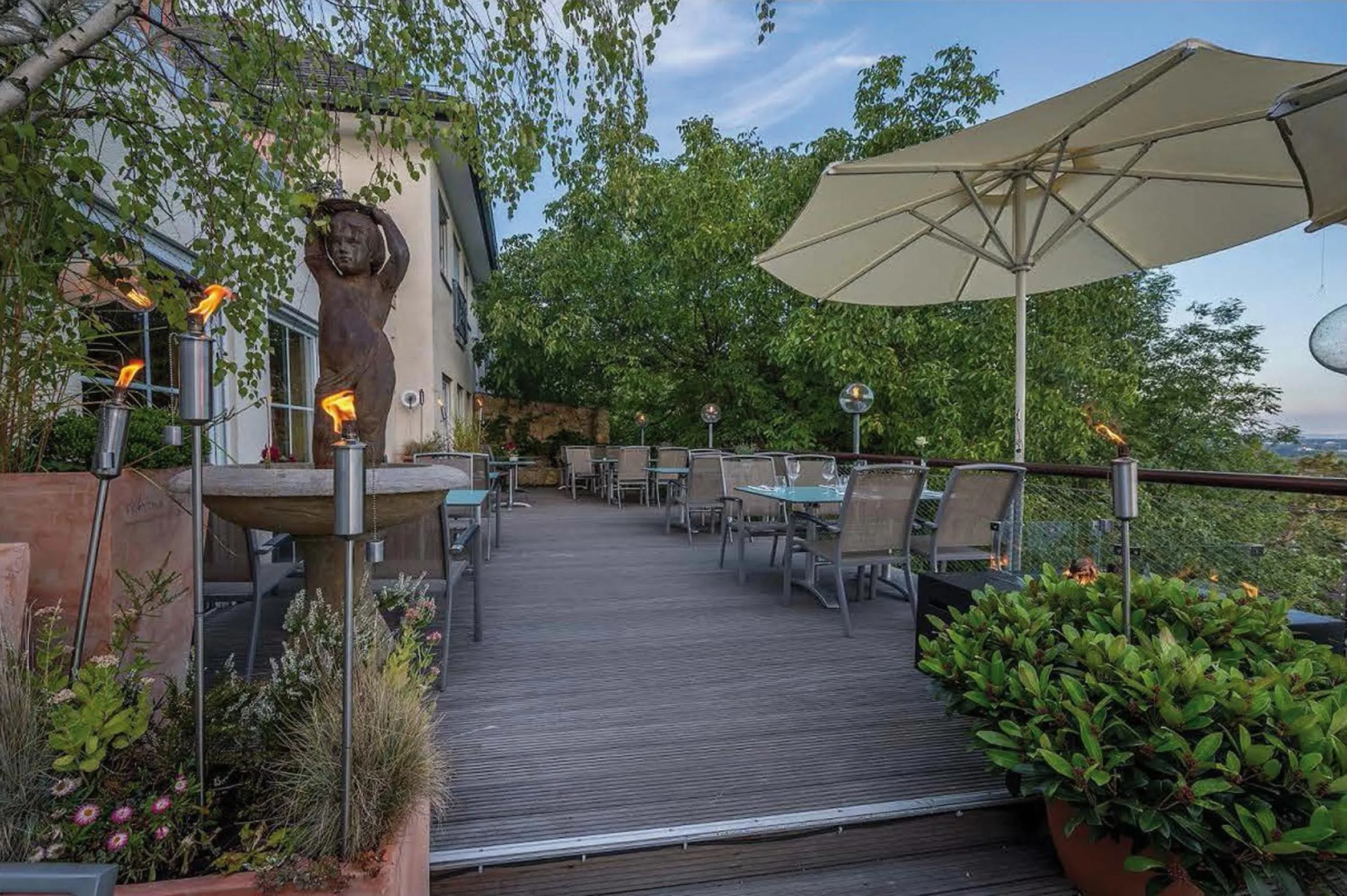 Restaurant/places to eat in Hotel Schöne Aussicht