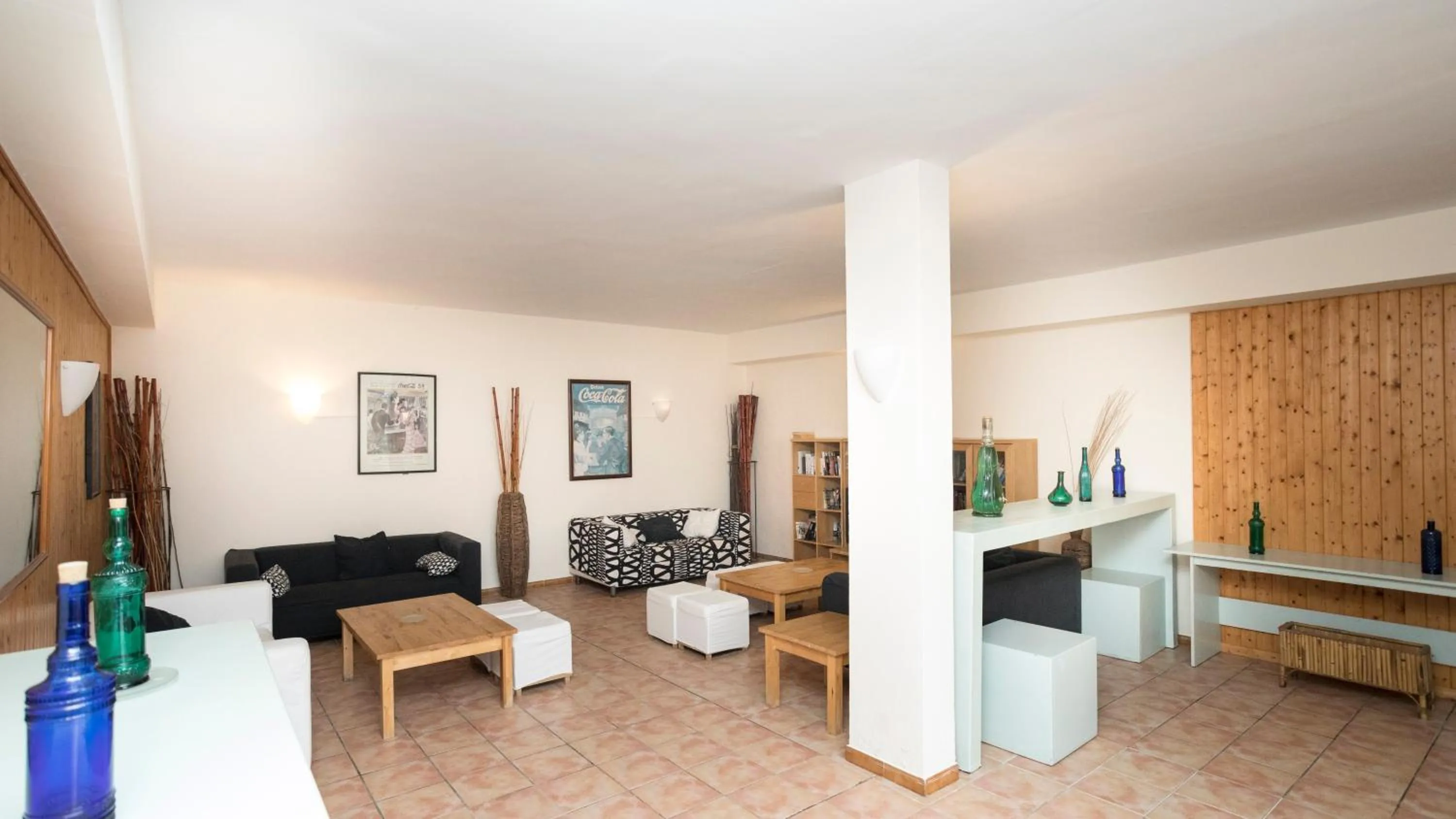 Communal lounge/ TV room in Hotel d'Or