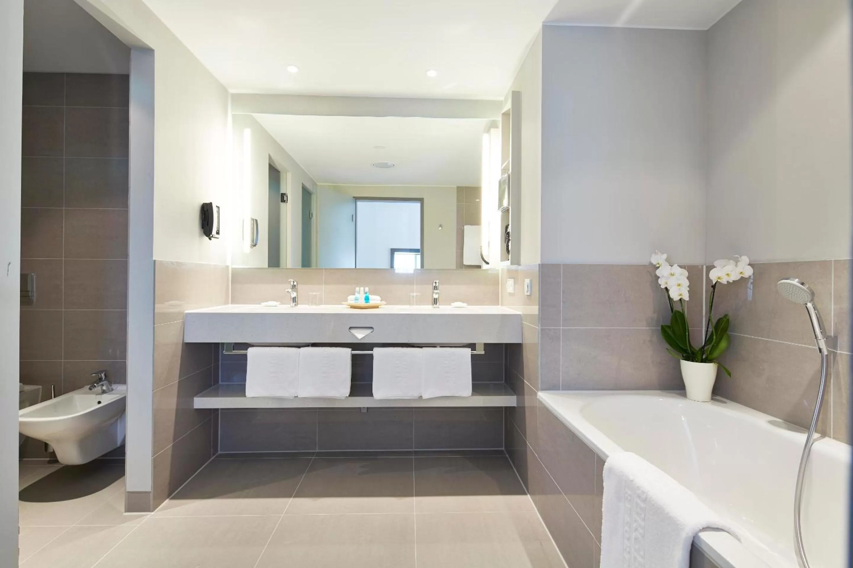 Bathroom in Steigenberger Hotel Am Kanzleramt