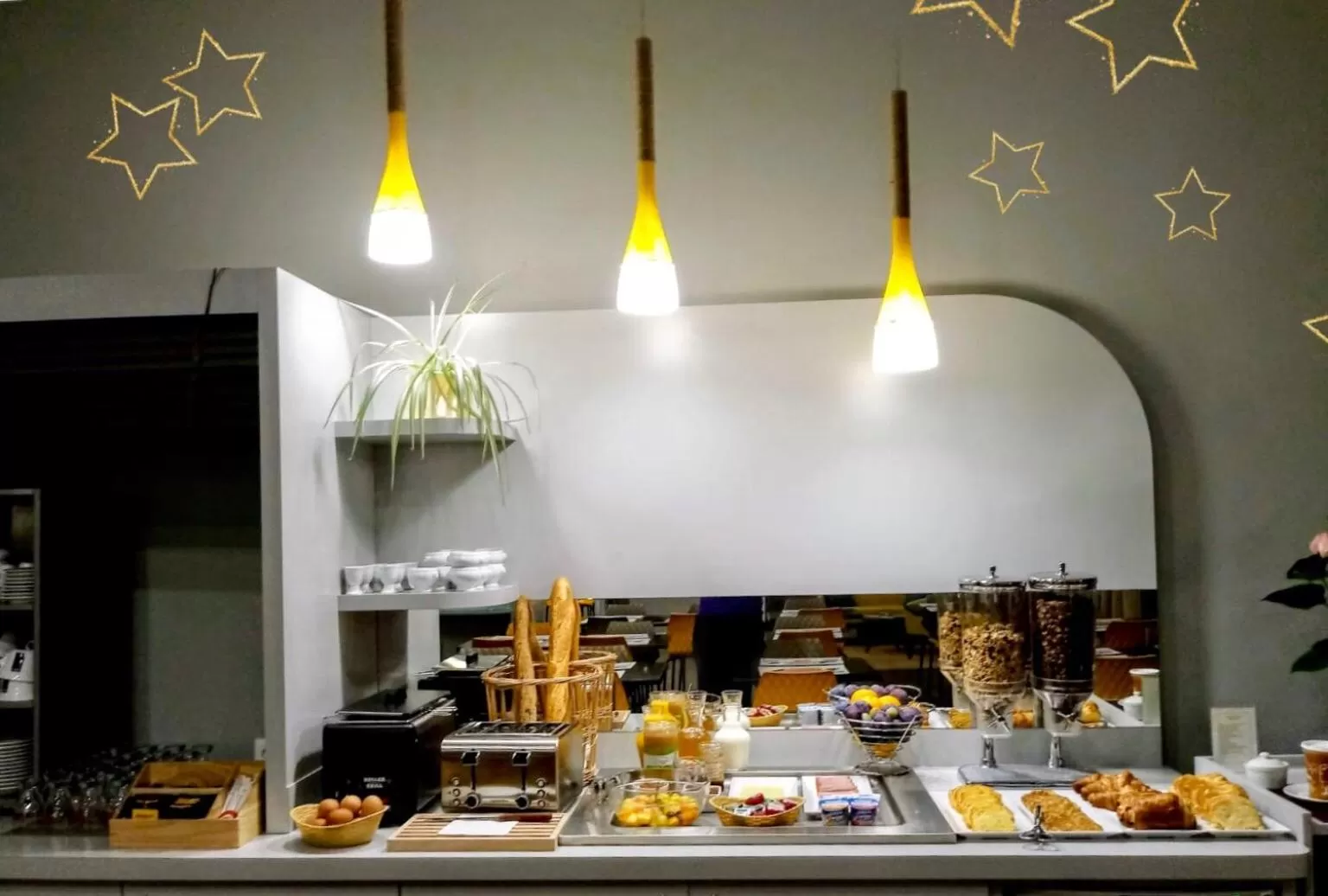 Buffet breakfast in HÔTEL LE CHAPON FIN