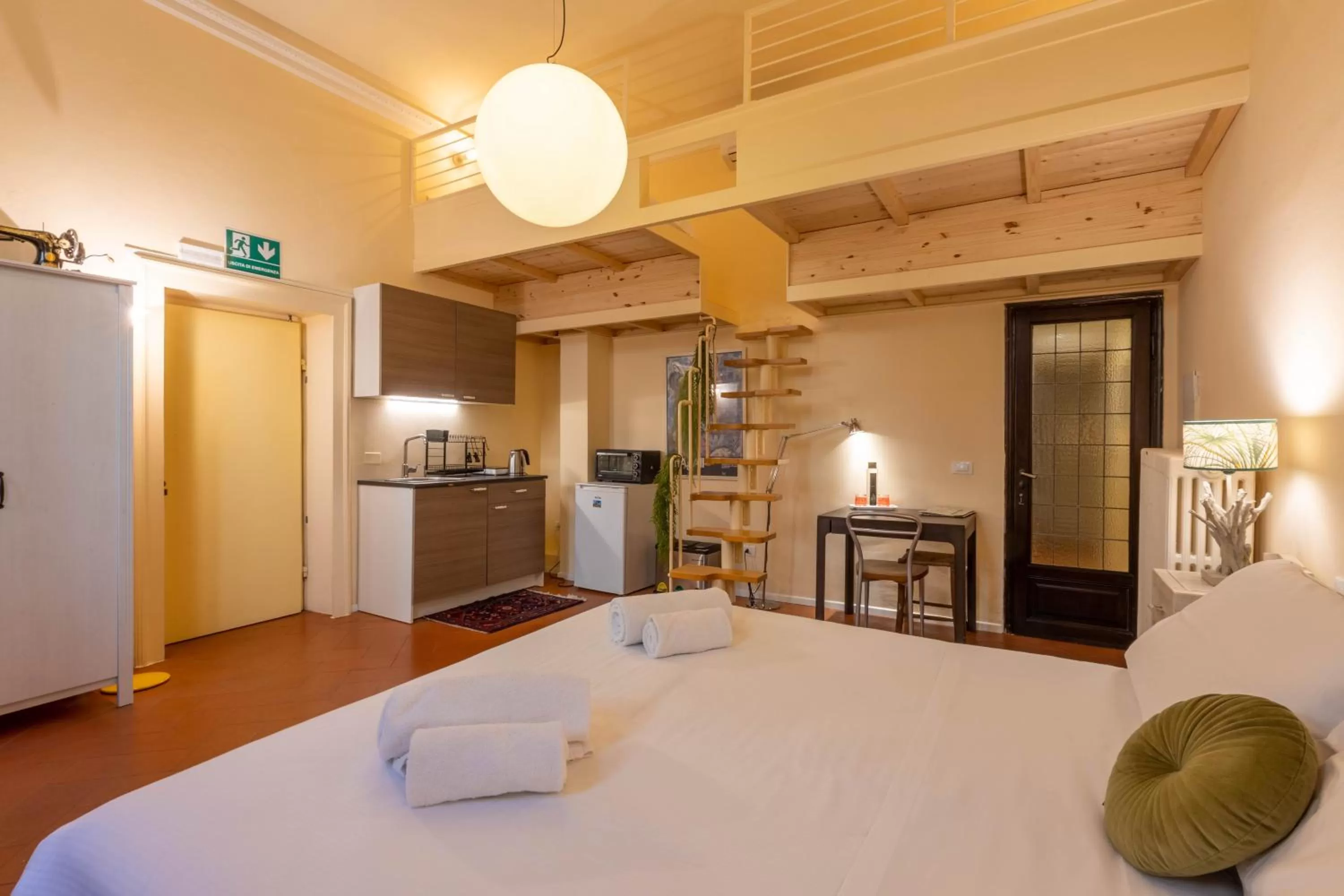 Bedroom, Bed in Secret Garden Firenze B&B