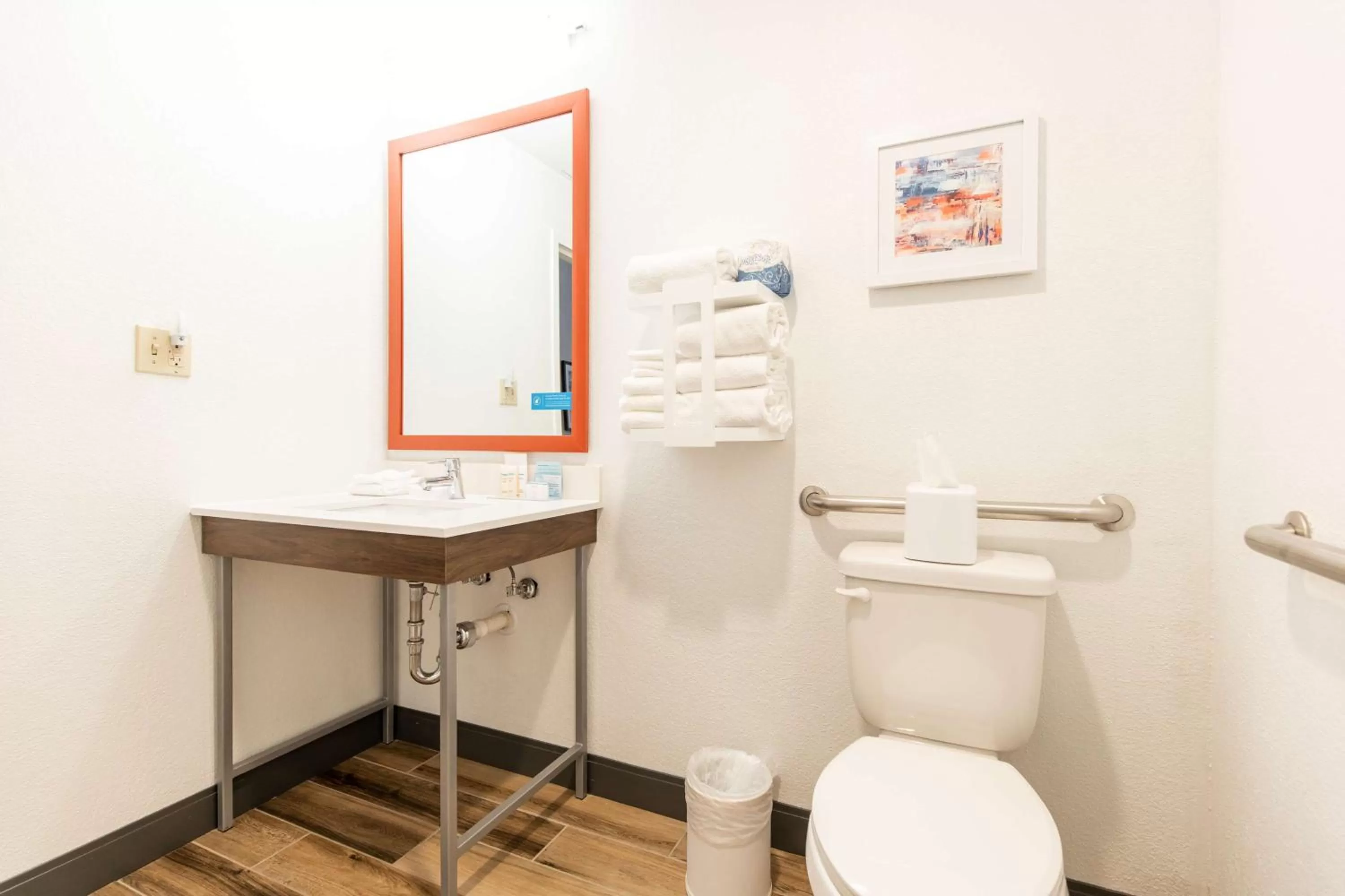 Bathroom in Hampton Inn by Hilton of Kuttawa Eddyville