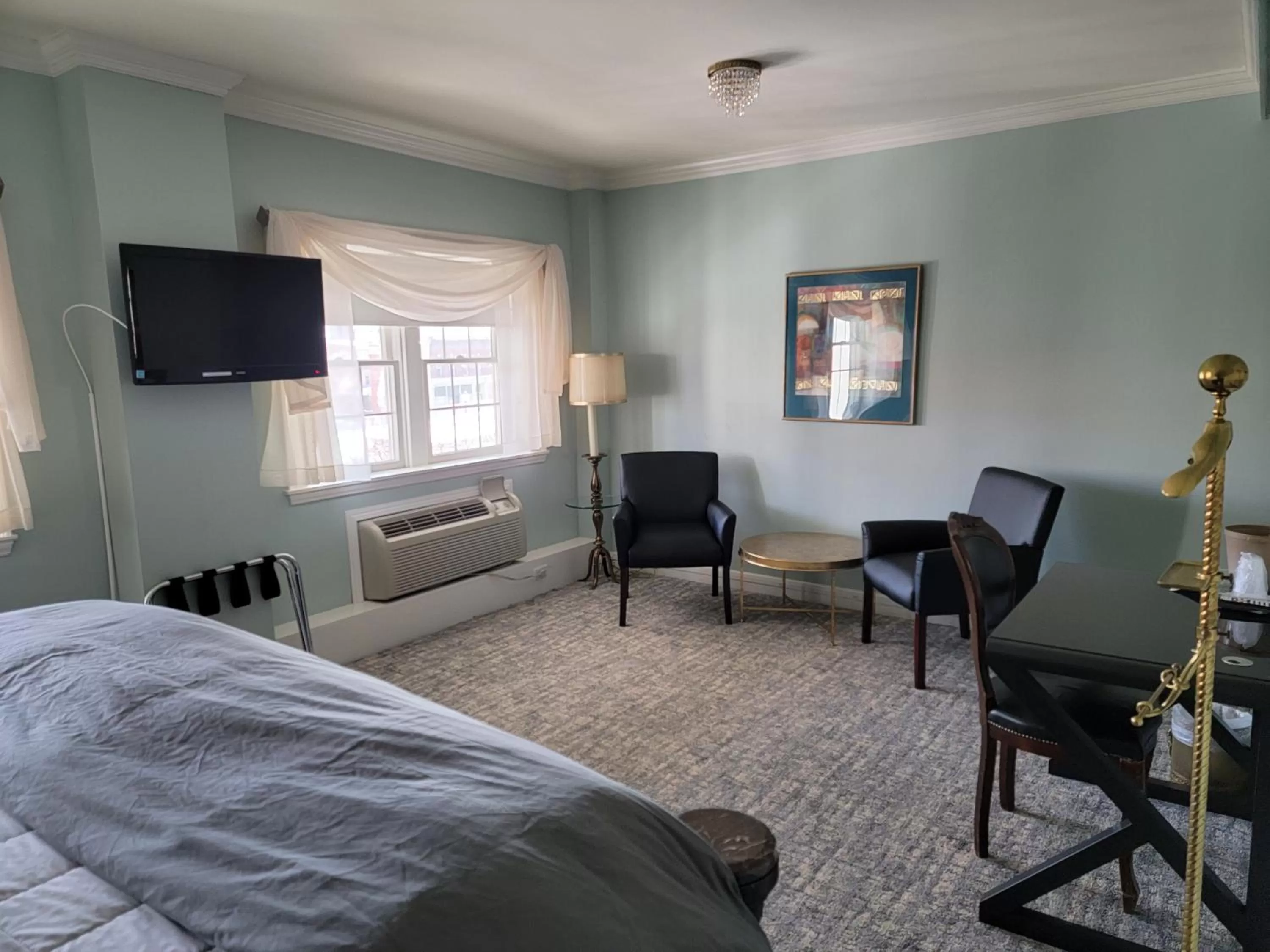 Street view, TV/Entertainment Center in Lowell Inn