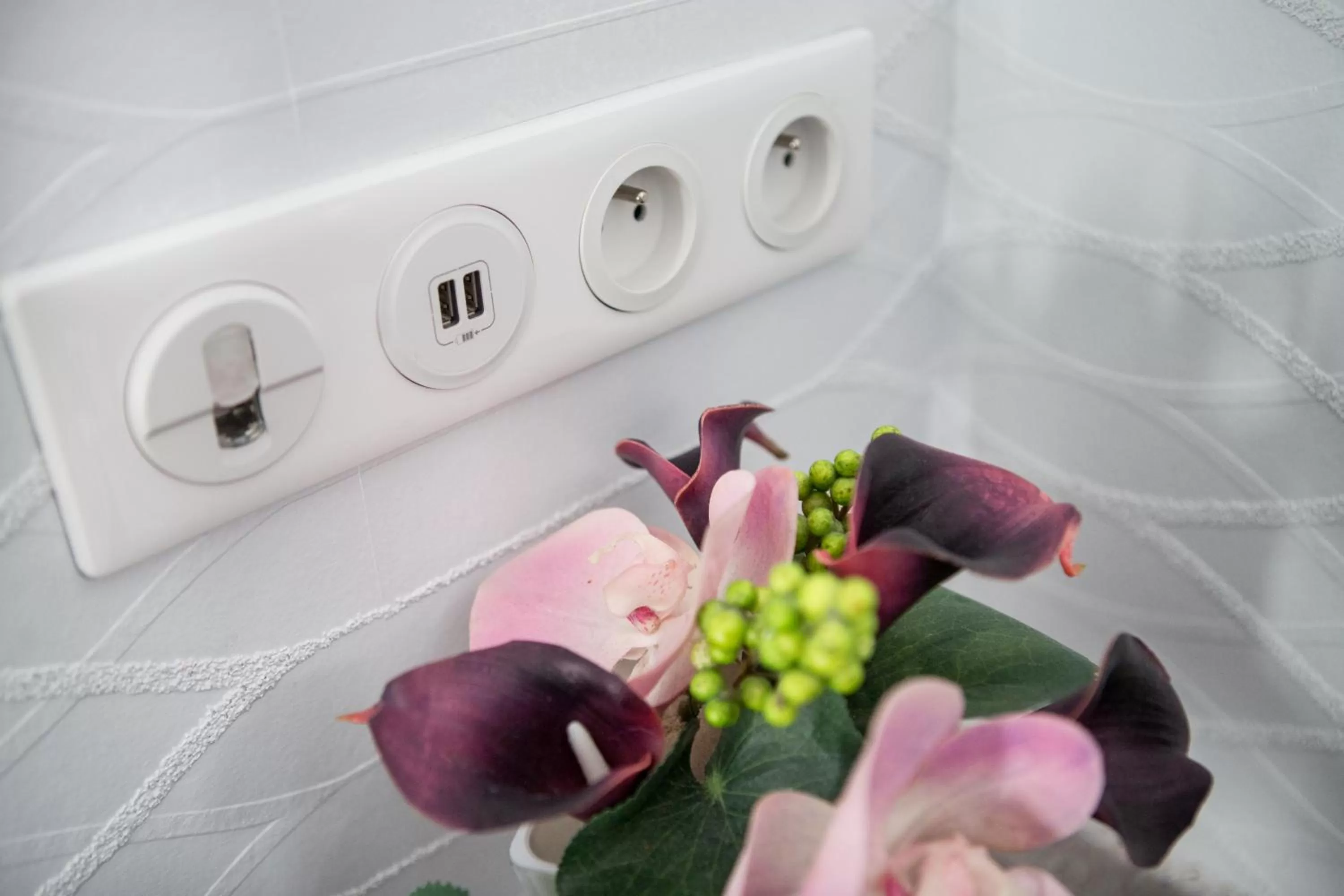 TV and multimedia in HOTEL DE PARIS MONTPARNASSE