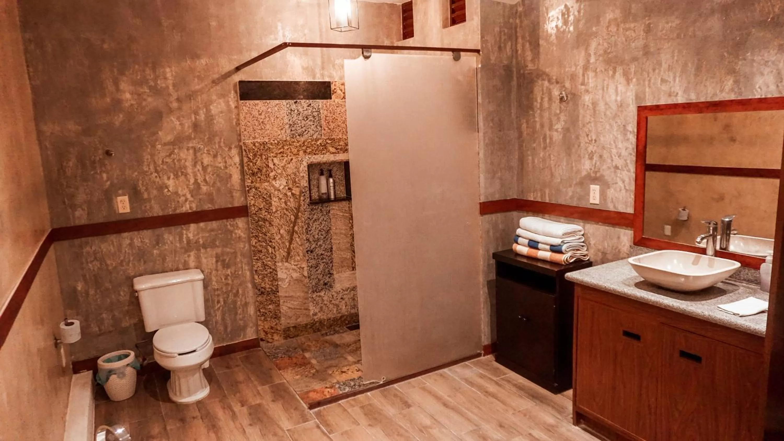 Shower in Apartamentos "Ala Residencias"