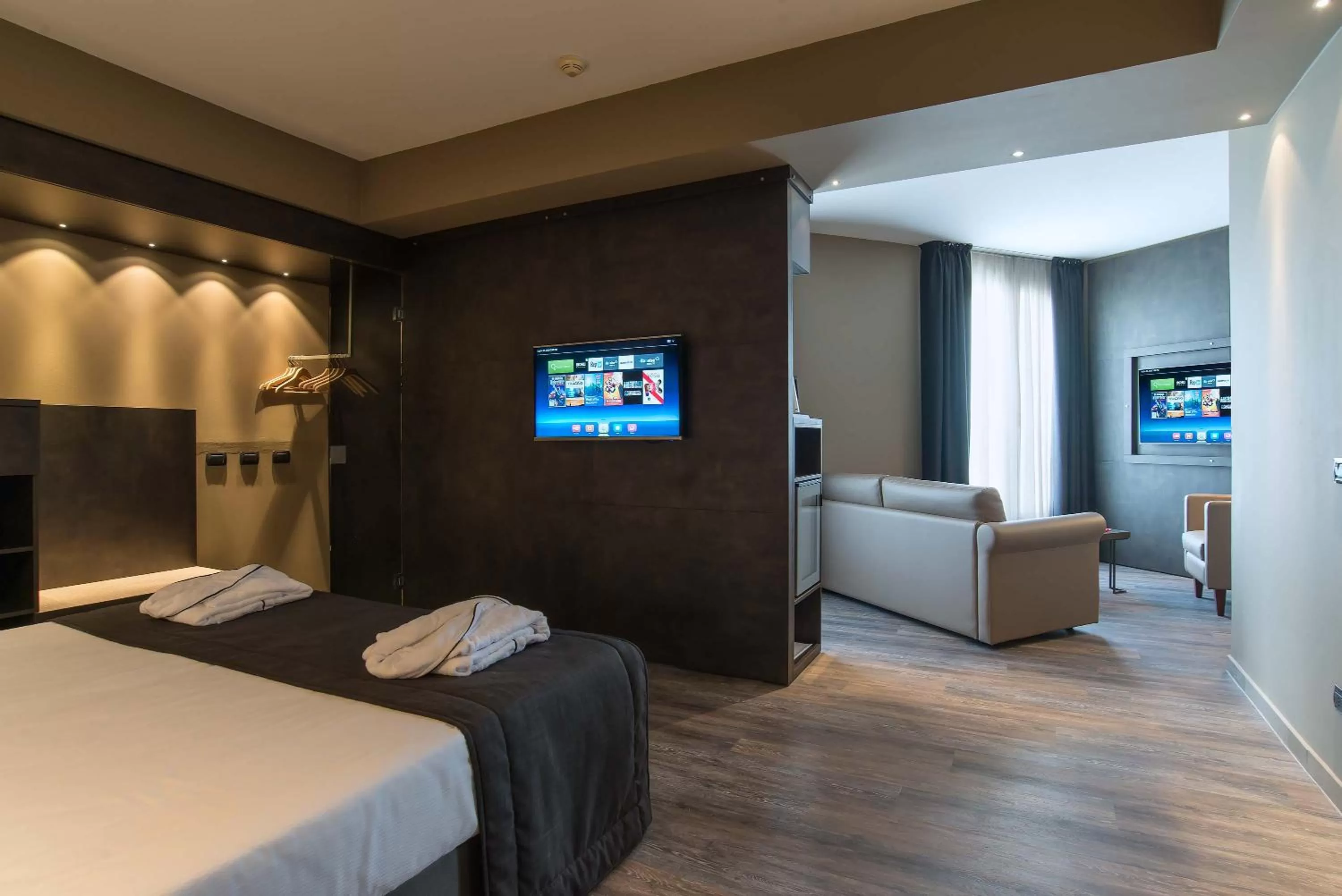 Photo of the whole room, Bed in Maranello Palace