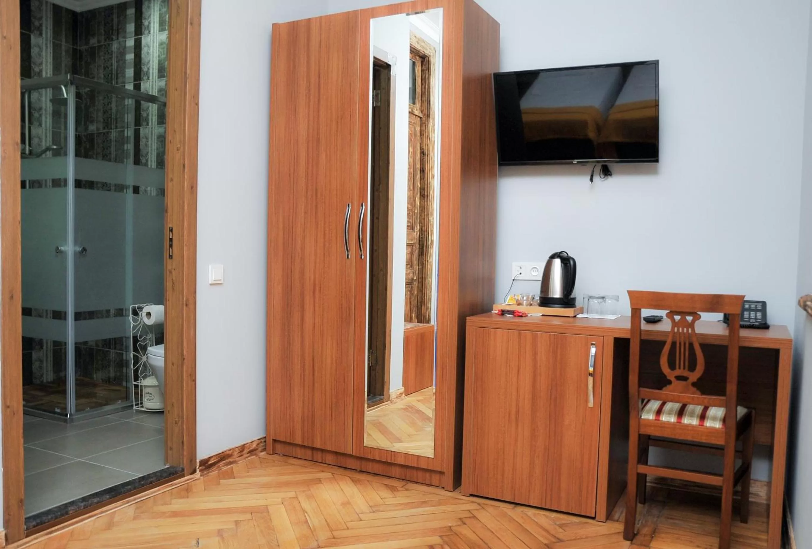 Coffee/tea facilities in Palm Hotel