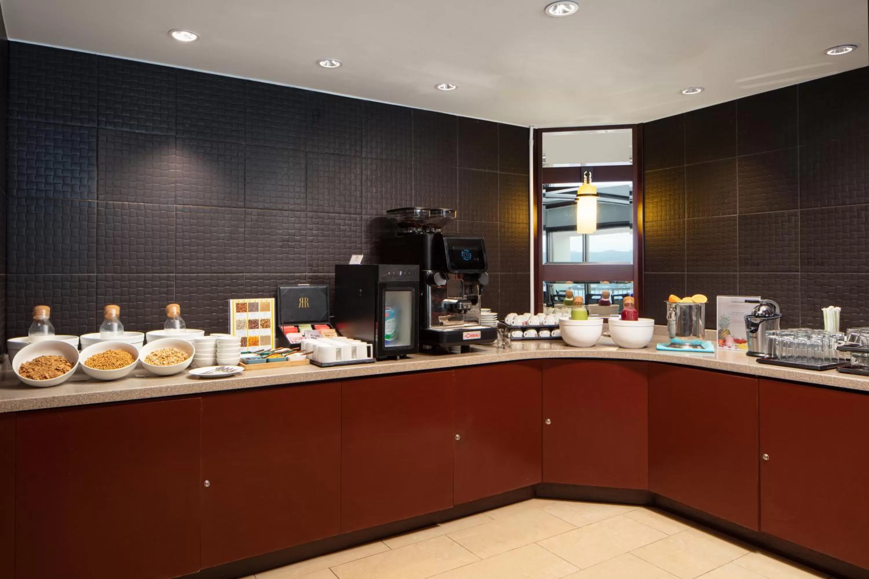 Coffee/tea facilities in RIHGA Royal Laguna Guam Resort