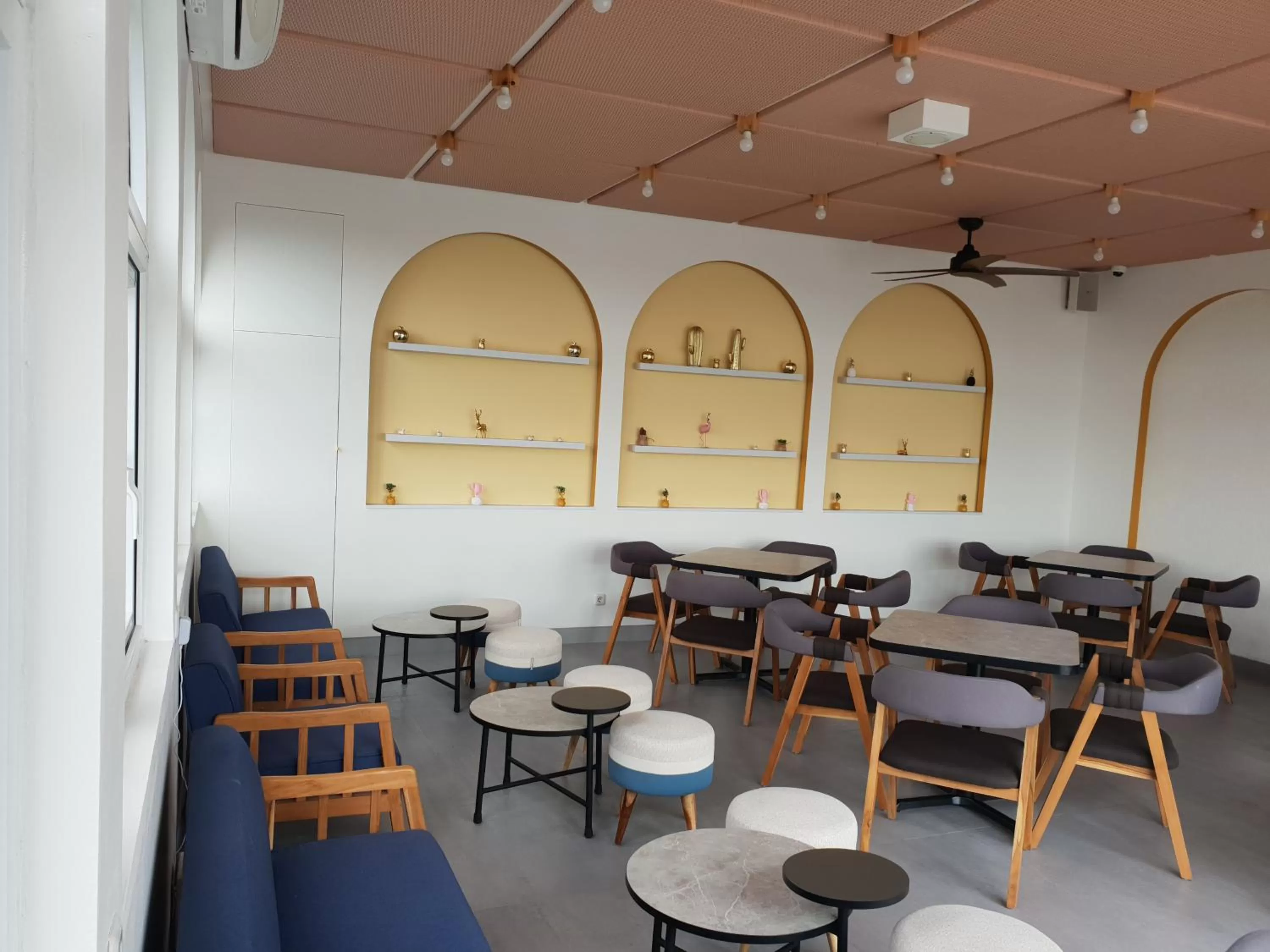 Restaurant/places to eat in Sambina Prime