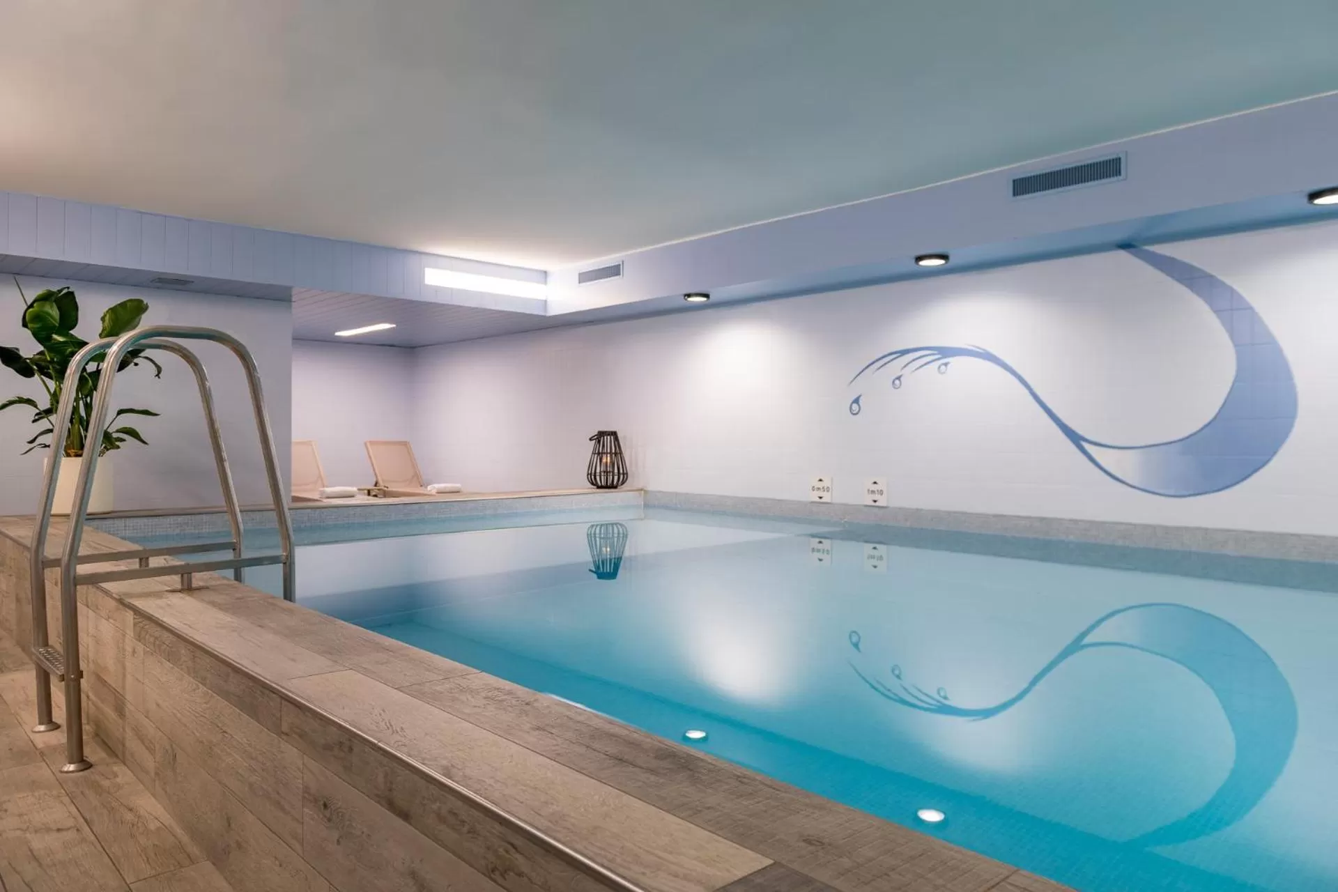 Swimming pool in Hotel Admiral Lugano