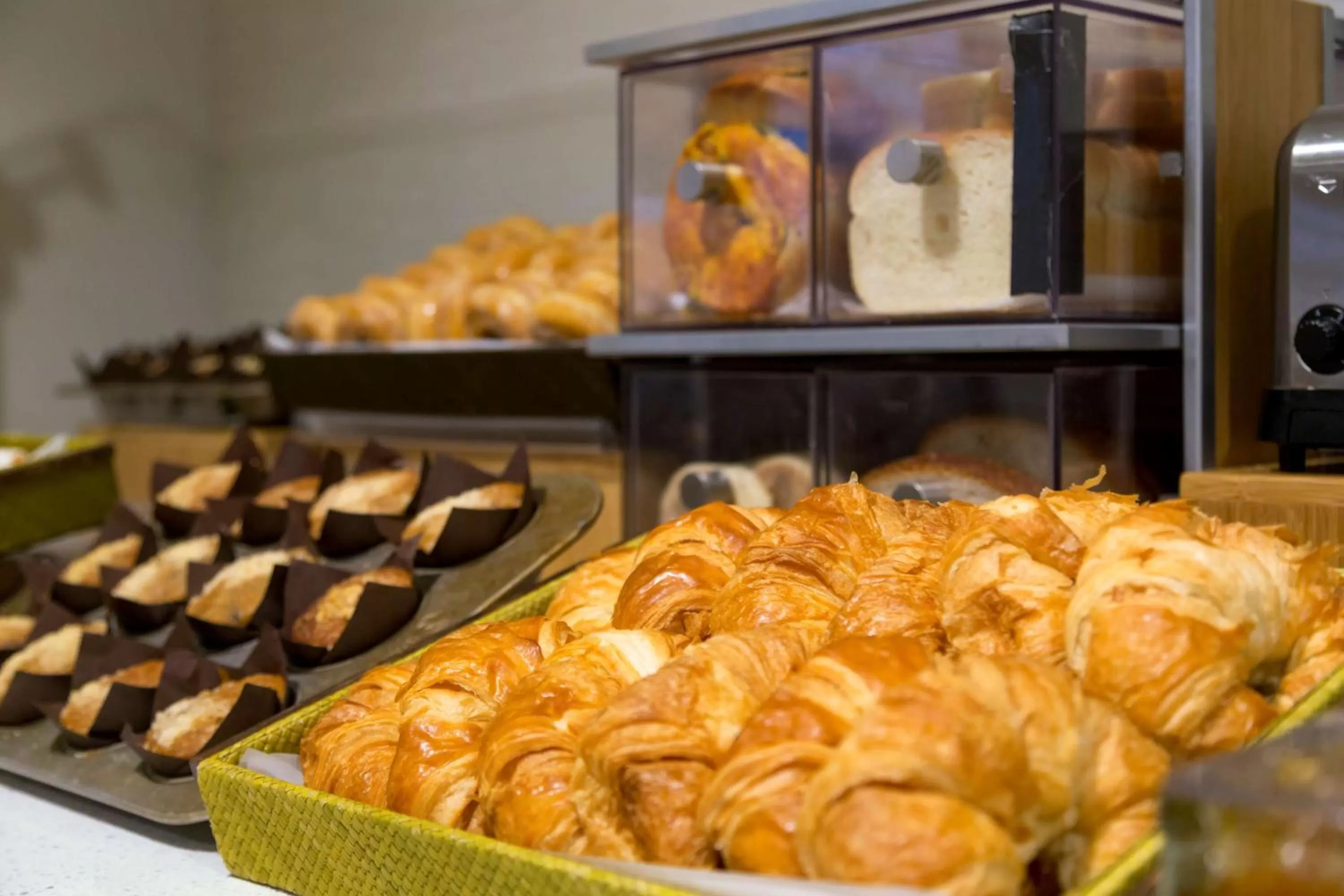 Restaurant/places to eat in DoubleTree Suites by Hilton Nashville Airport