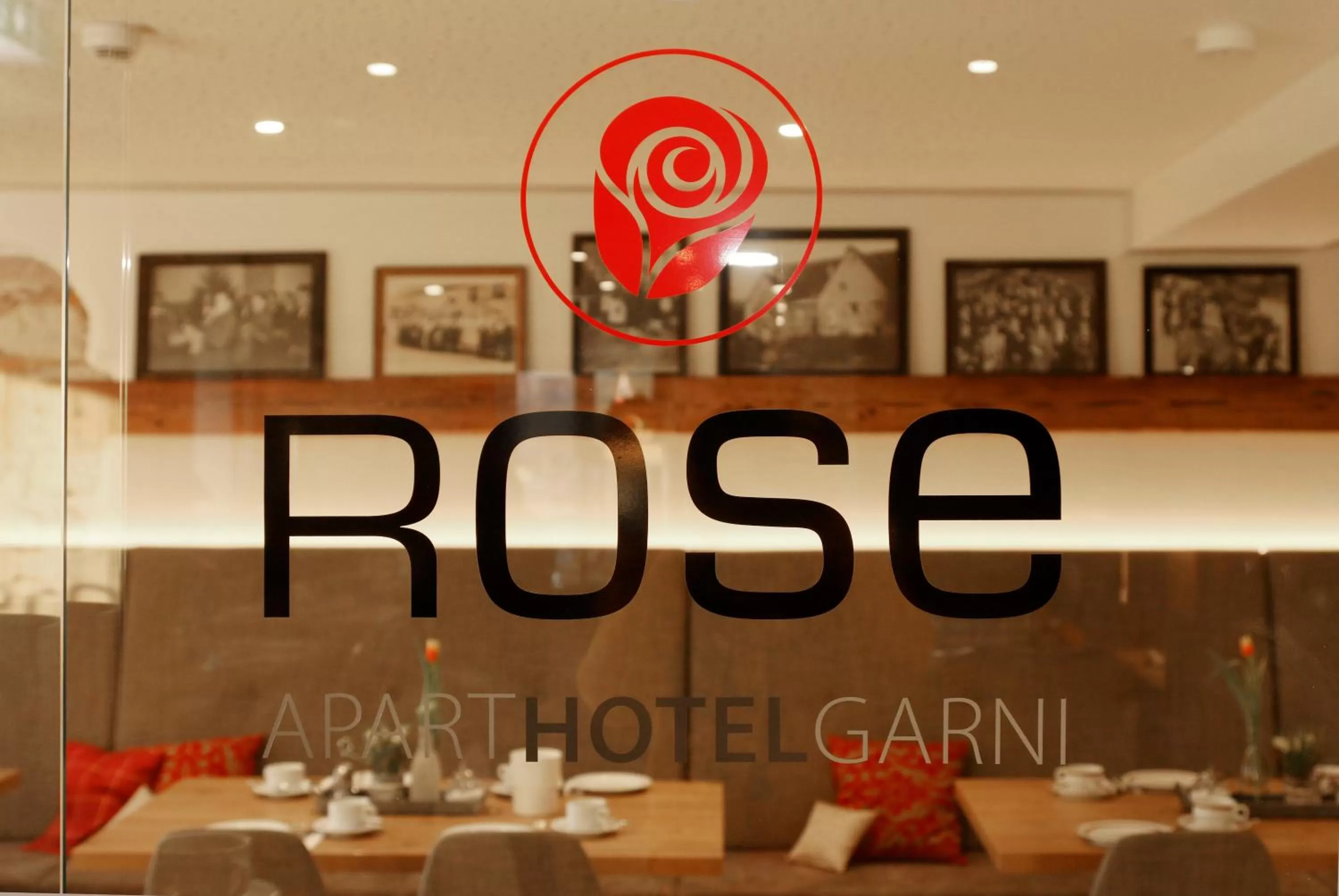 Restaurant/places to eat in ApartHotel Rose