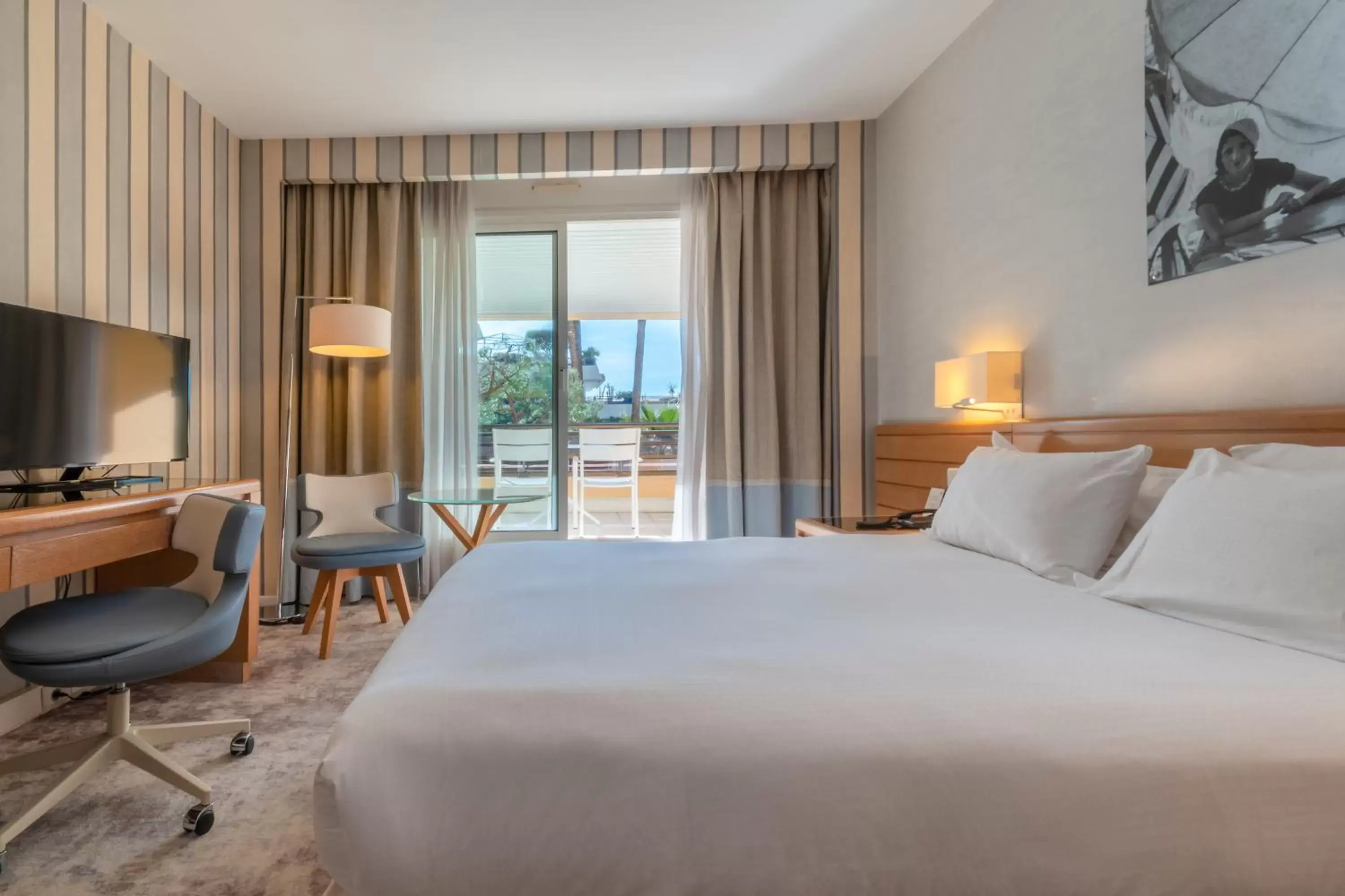 Premium Double Room with Balcony and Garden View in Holiday Inn Nice - Port St Laurent by IHG Premium Double Room with Balcony and Garden View in Holiday Inn Nice - Port St Laurent by IHG