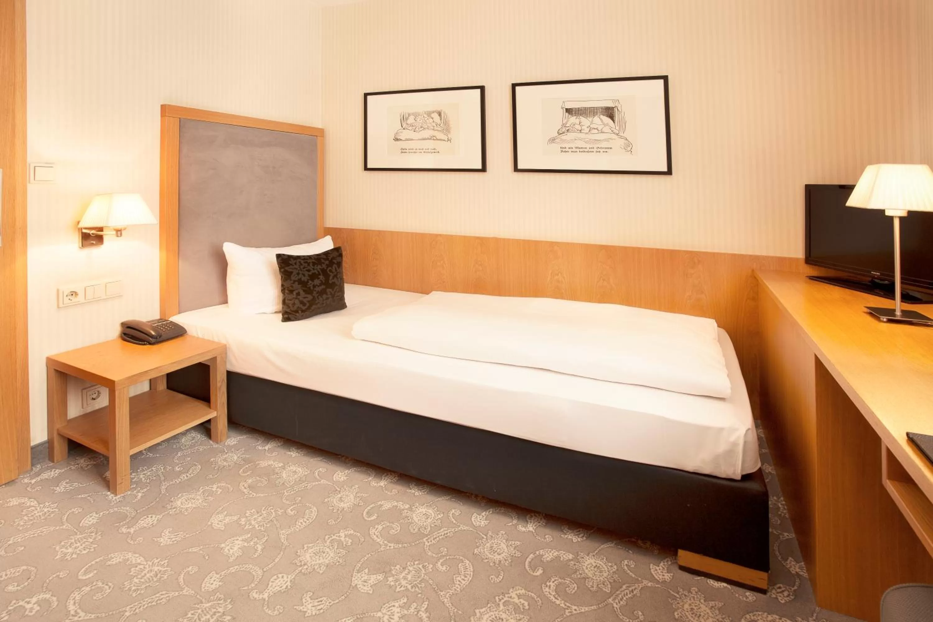 Single Room Economy - single occupancy in TOWNHOUSE Hotel