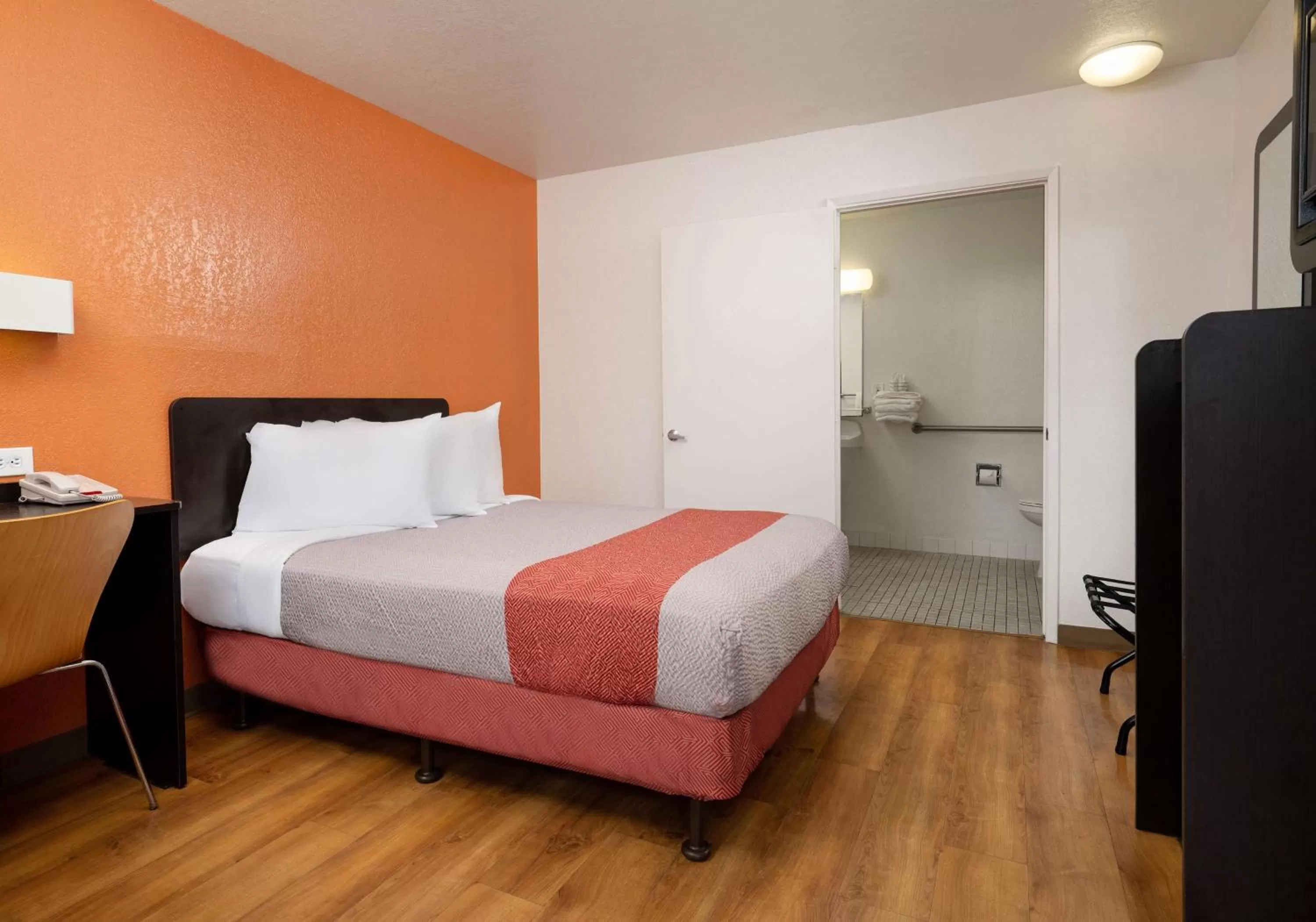 Photo of the whole room, Bed in Motel 6-Camarillo, CA