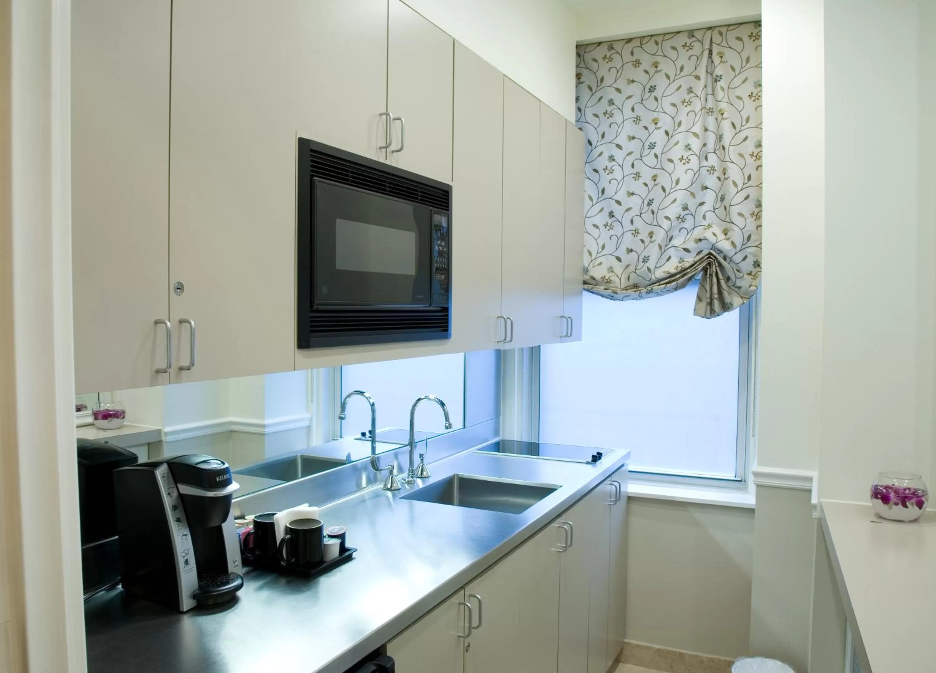 Kitchen or kitchenette in The Sherry Netherland