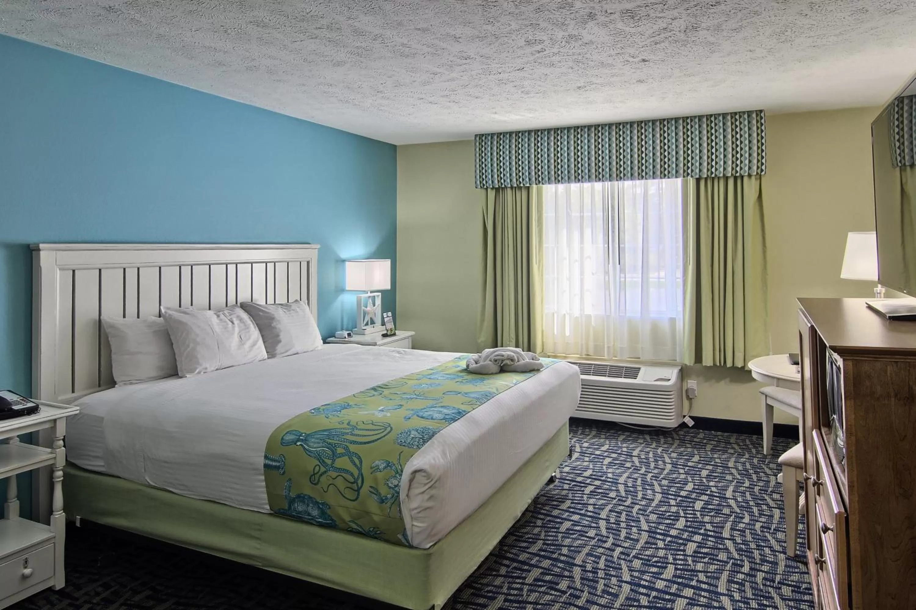 Bedroom, Bed in Sugar Beach Resort Hotel