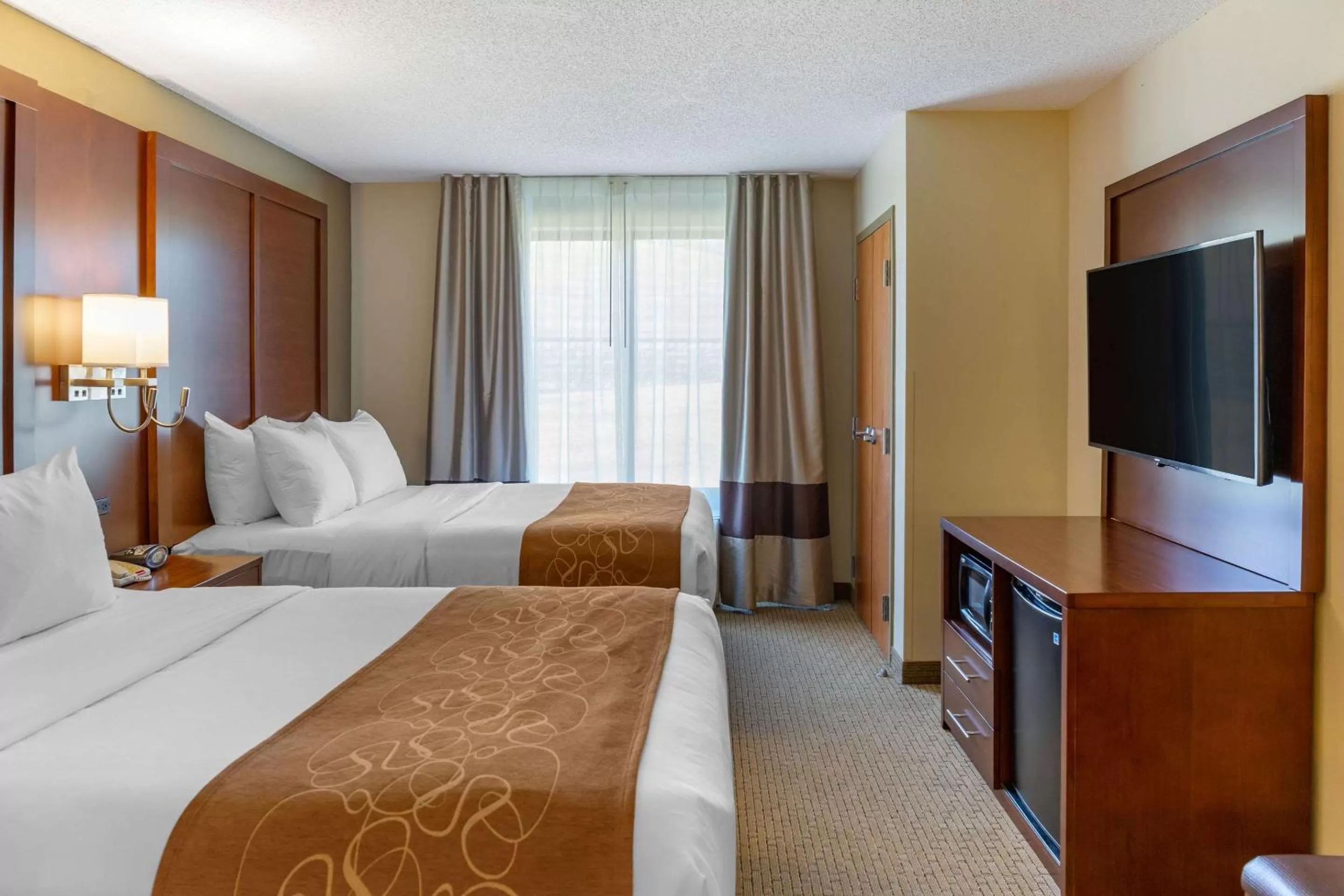 Bedroom, Bed in Comfort Suites Lancaster Amish Country