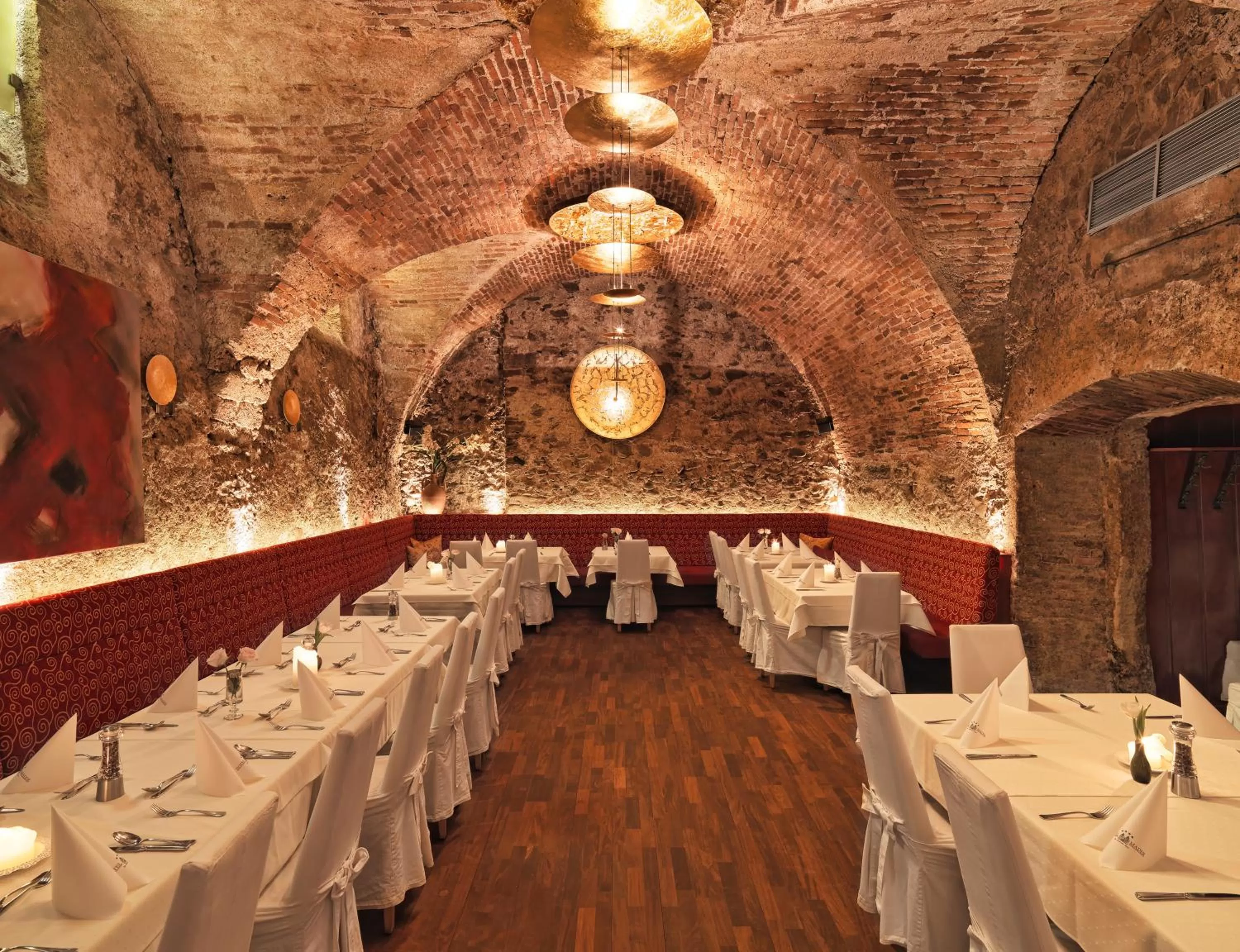 Restaurant/places to eat in Hotel Mader