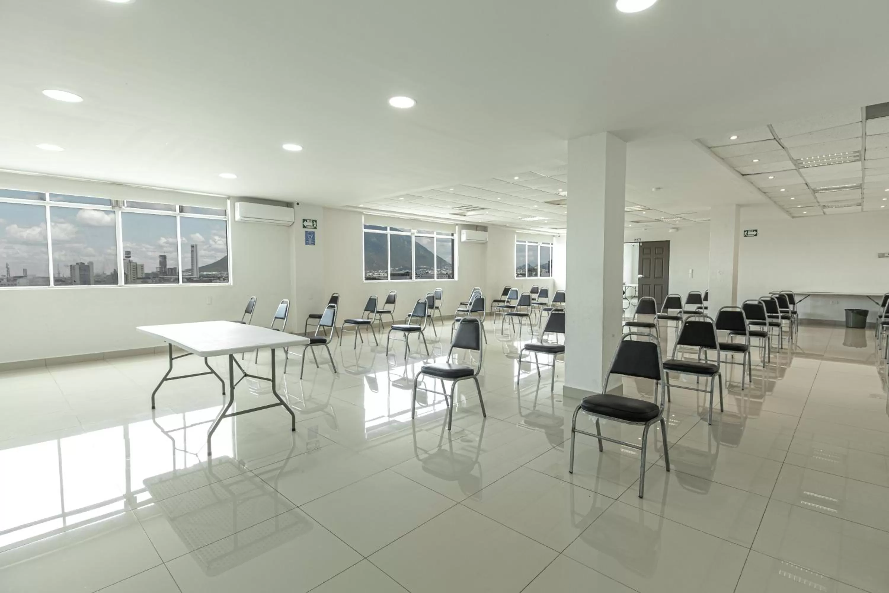 Meeting/conference room in Hotel Plaza del Arco Express