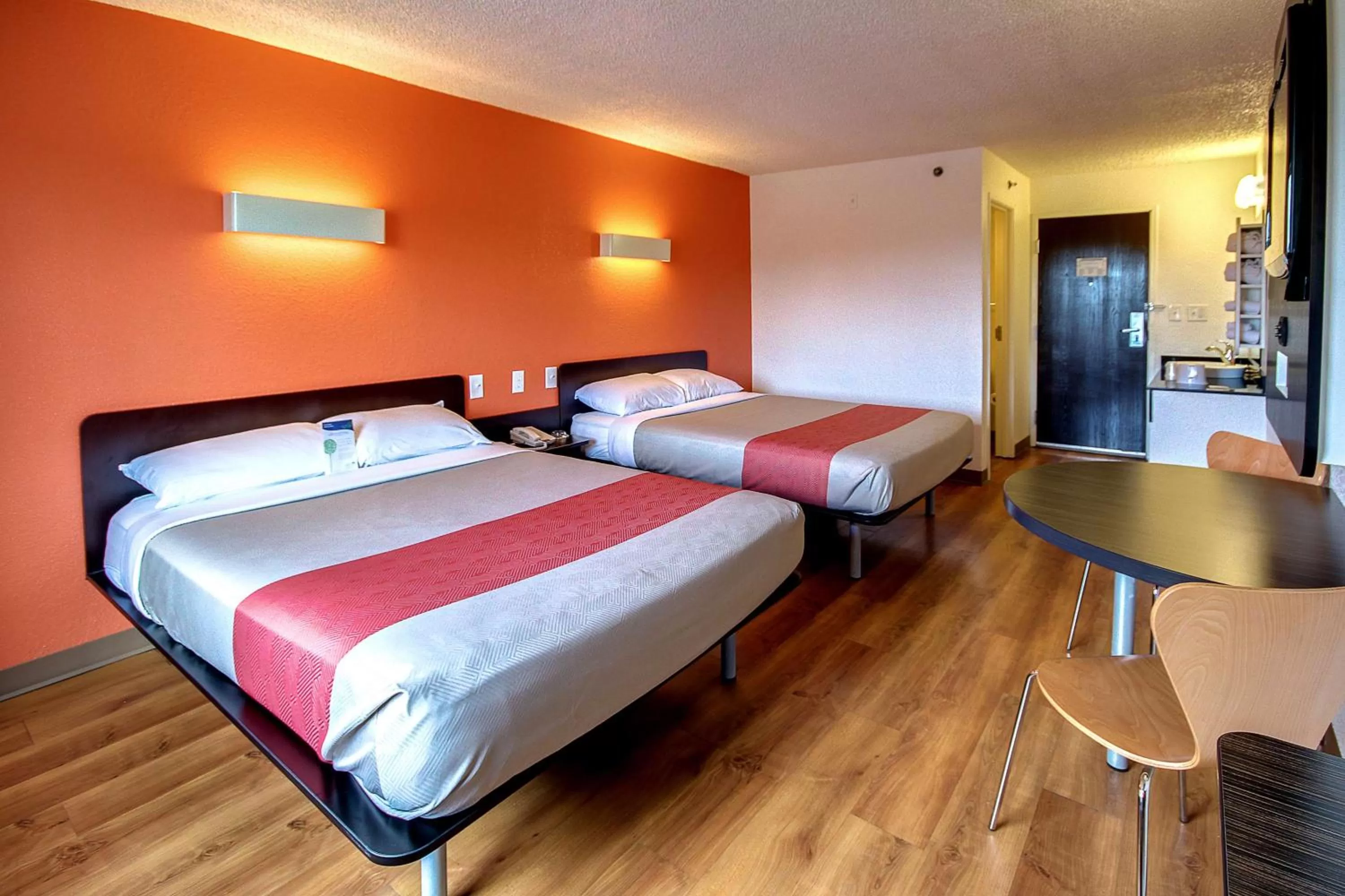 Seating area, Bed in Motel 6 King Of Prussia PA