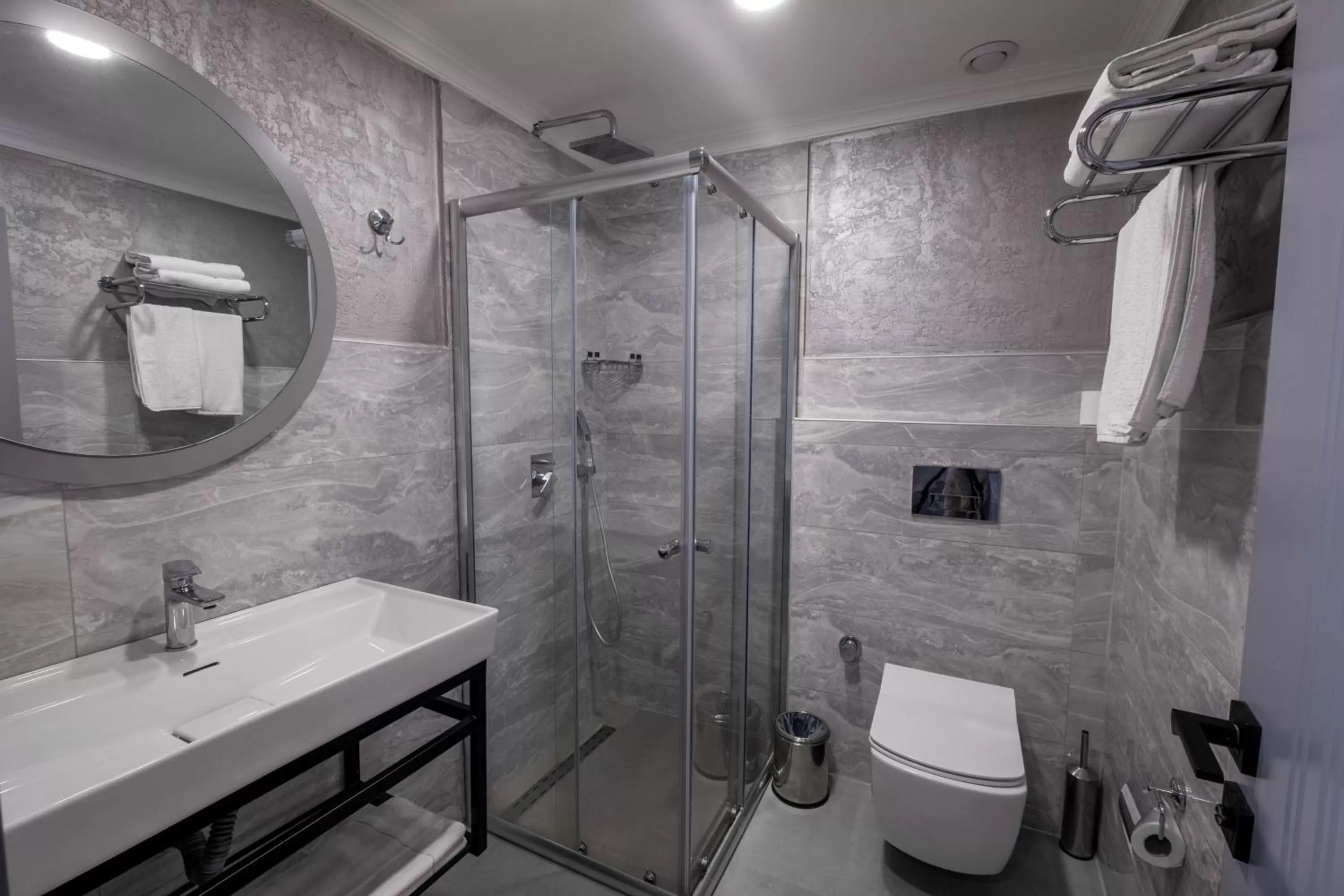 Shower, Bathroom in Avion Suite Hotel