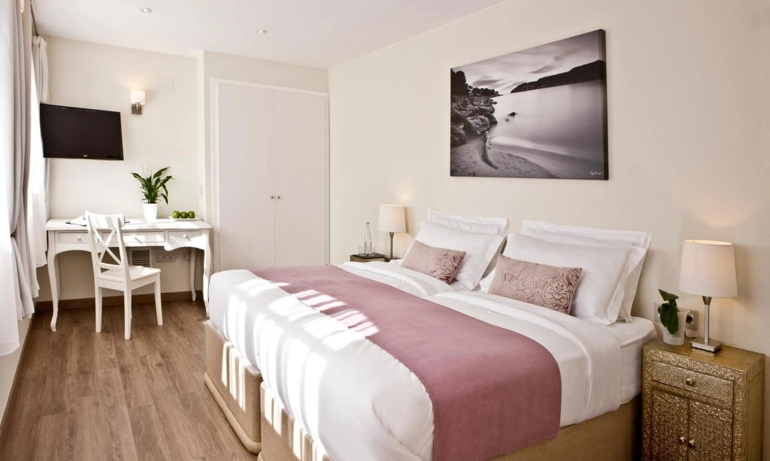 Photo of the whole room, Bed in Boutique Hotel Can Pico - Adults Only