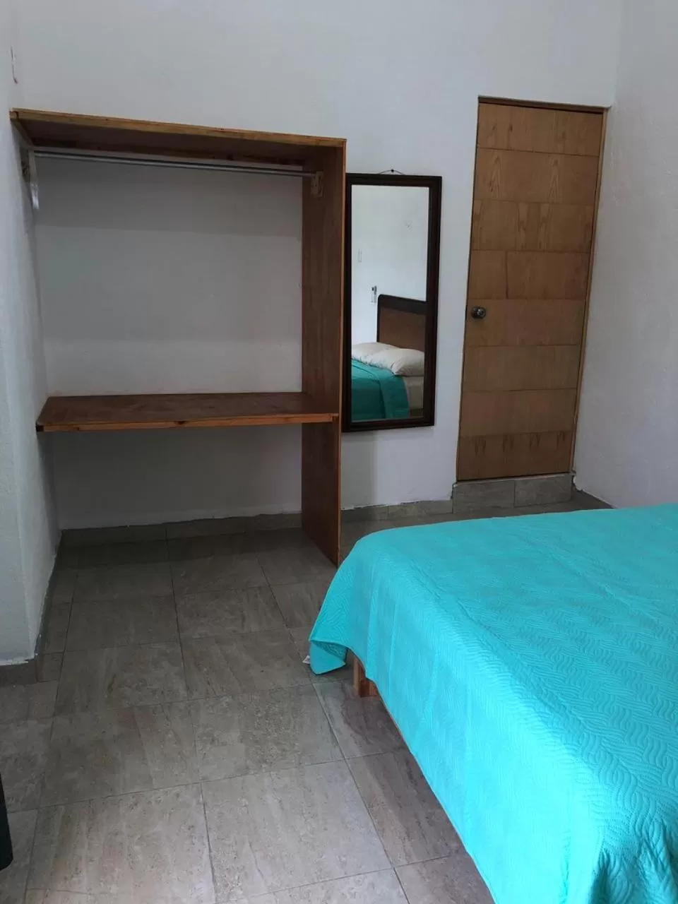 Bed in Airport Sleepy Inn