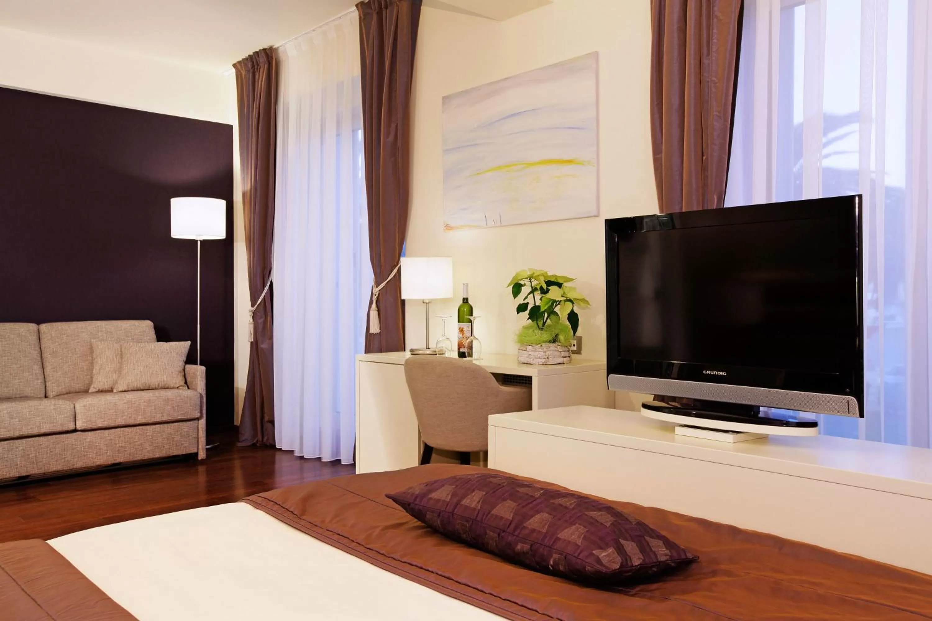 TV and multimedia in Hotel Korkyra