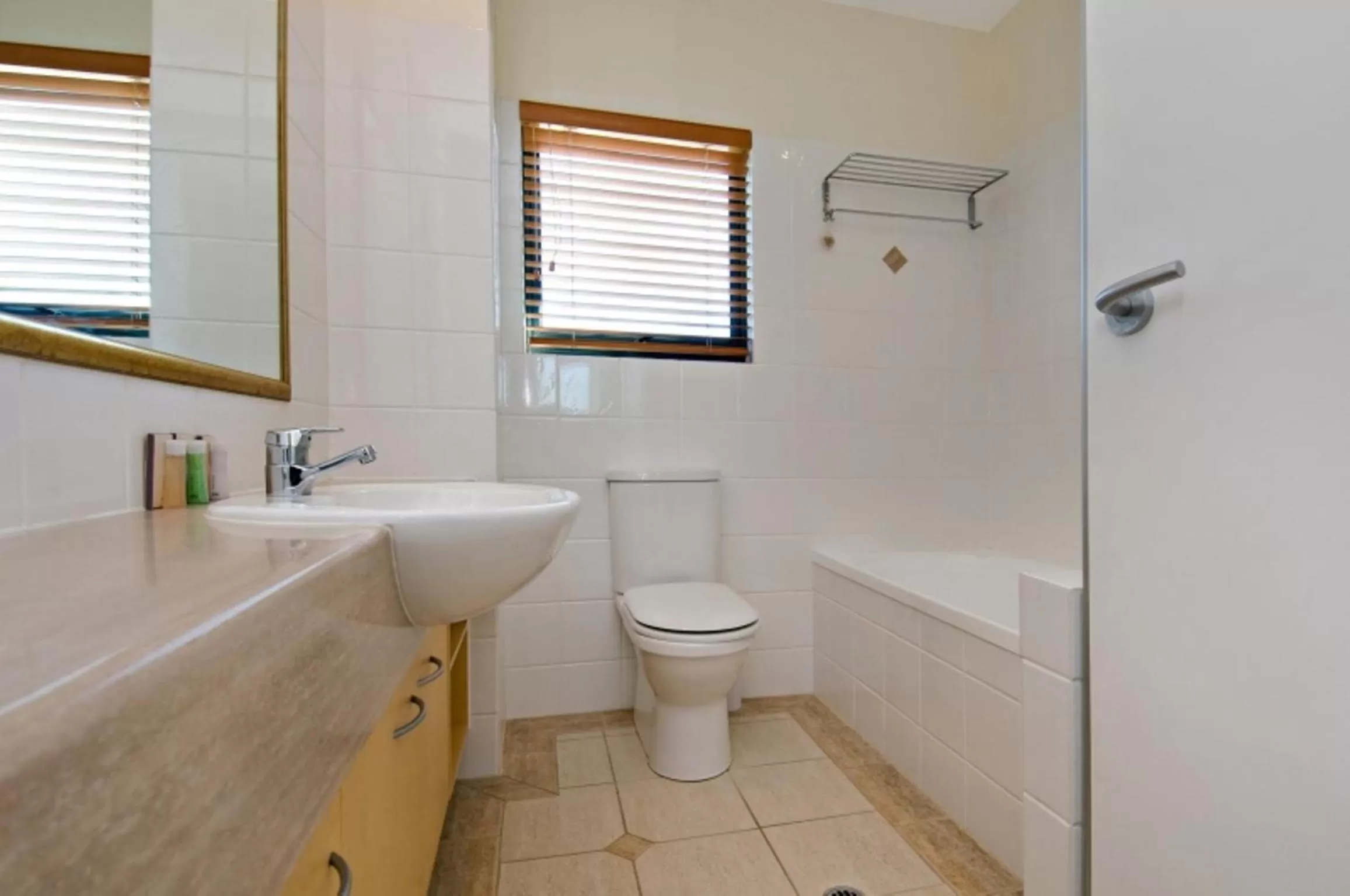 Day in Santorini Twin Waters