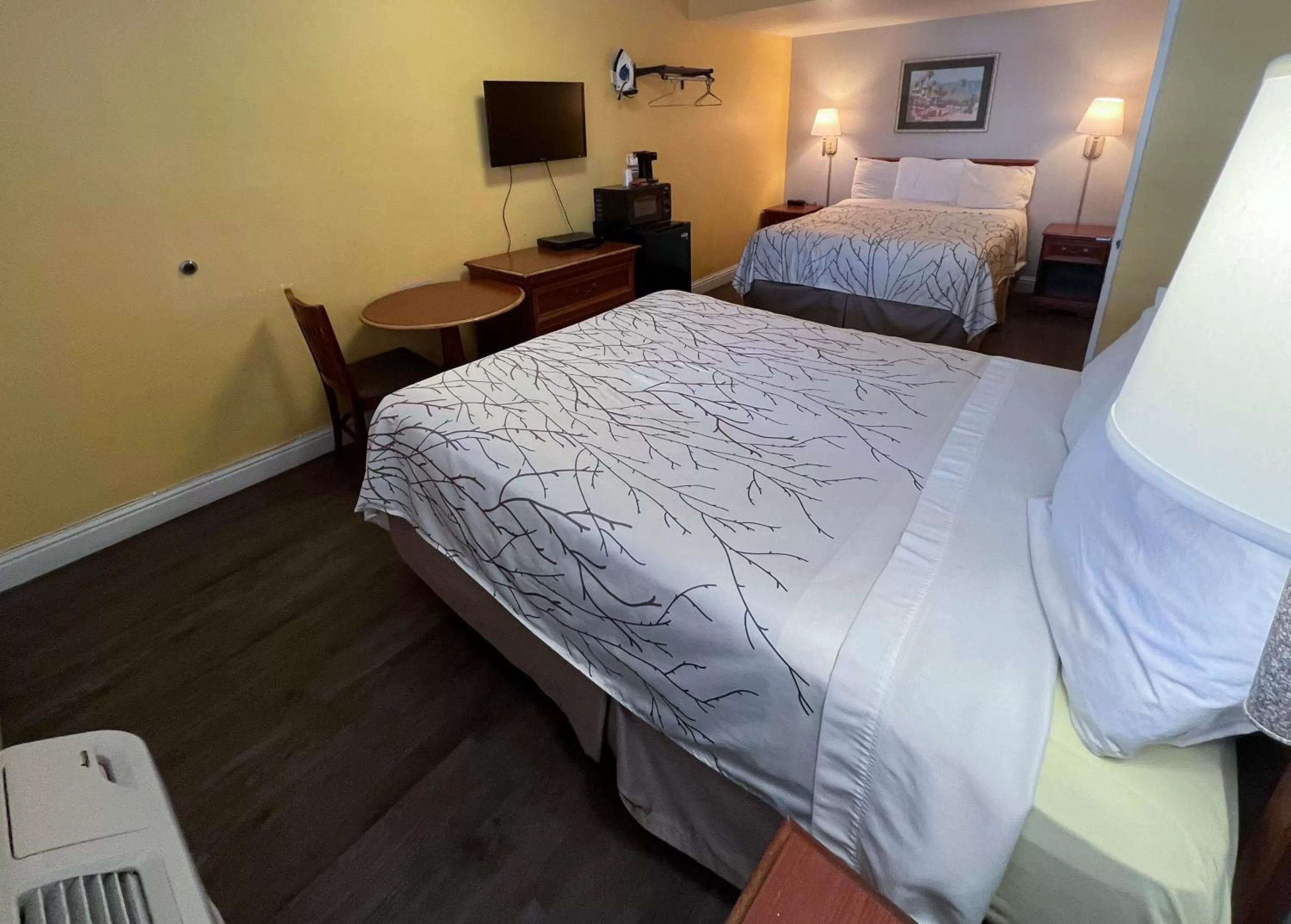 Bedroom, Bed in Motel 6 San Francisco CA Fisherman"s Wharf