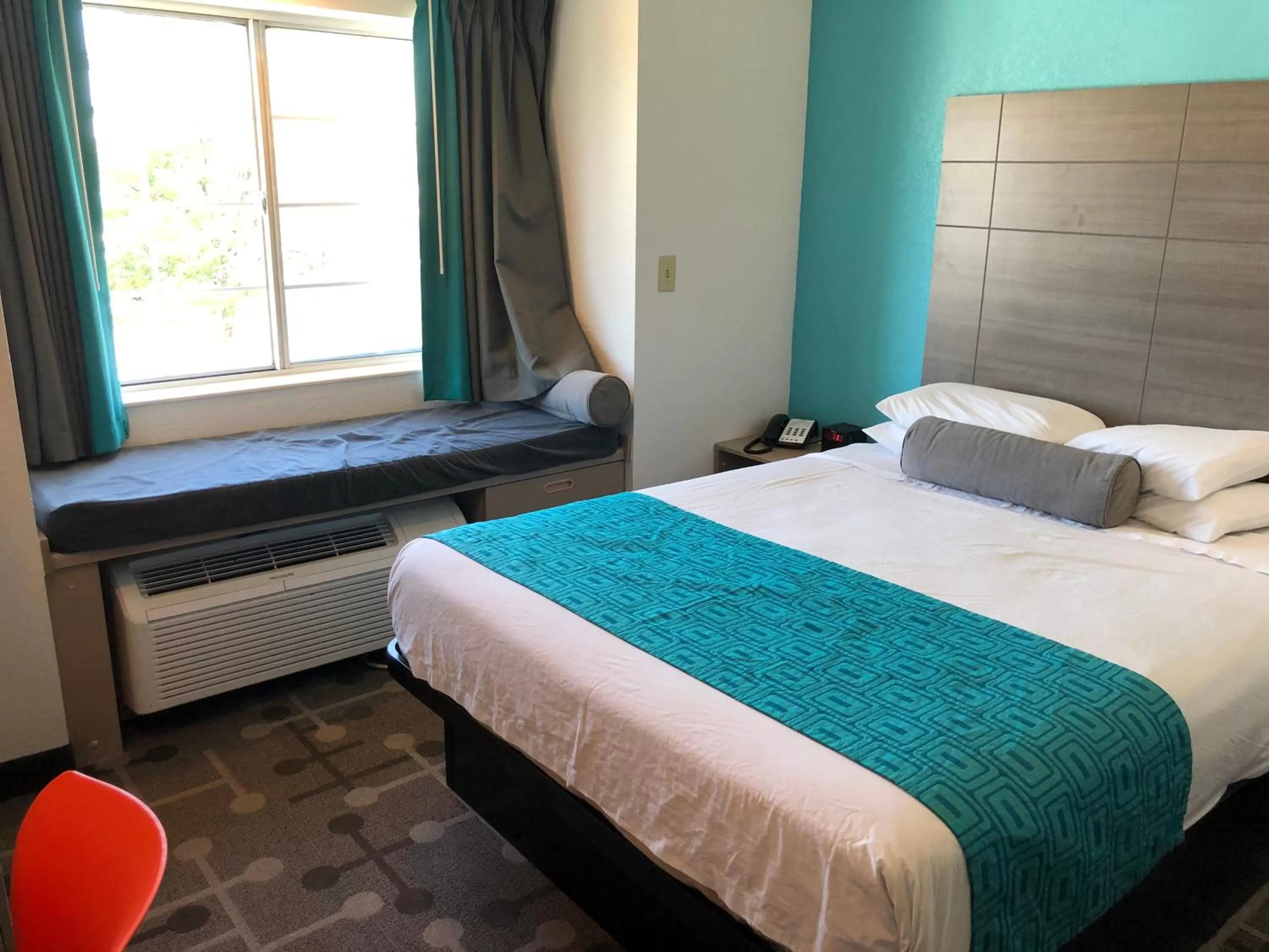 Bed in Red Lion Inn & Suites Elk Grove Village