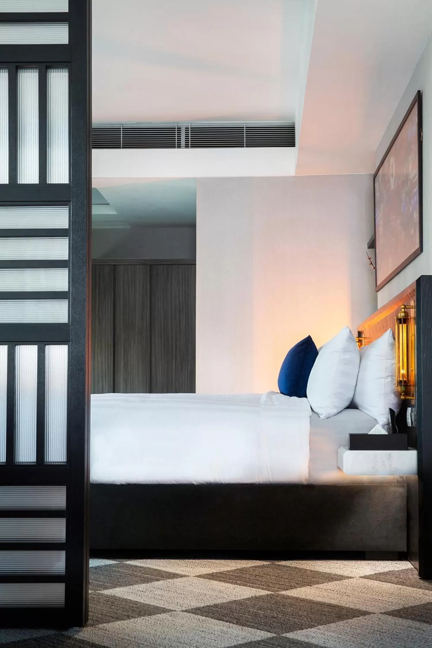 Photo of the whole room, Bed in Ovolo Central