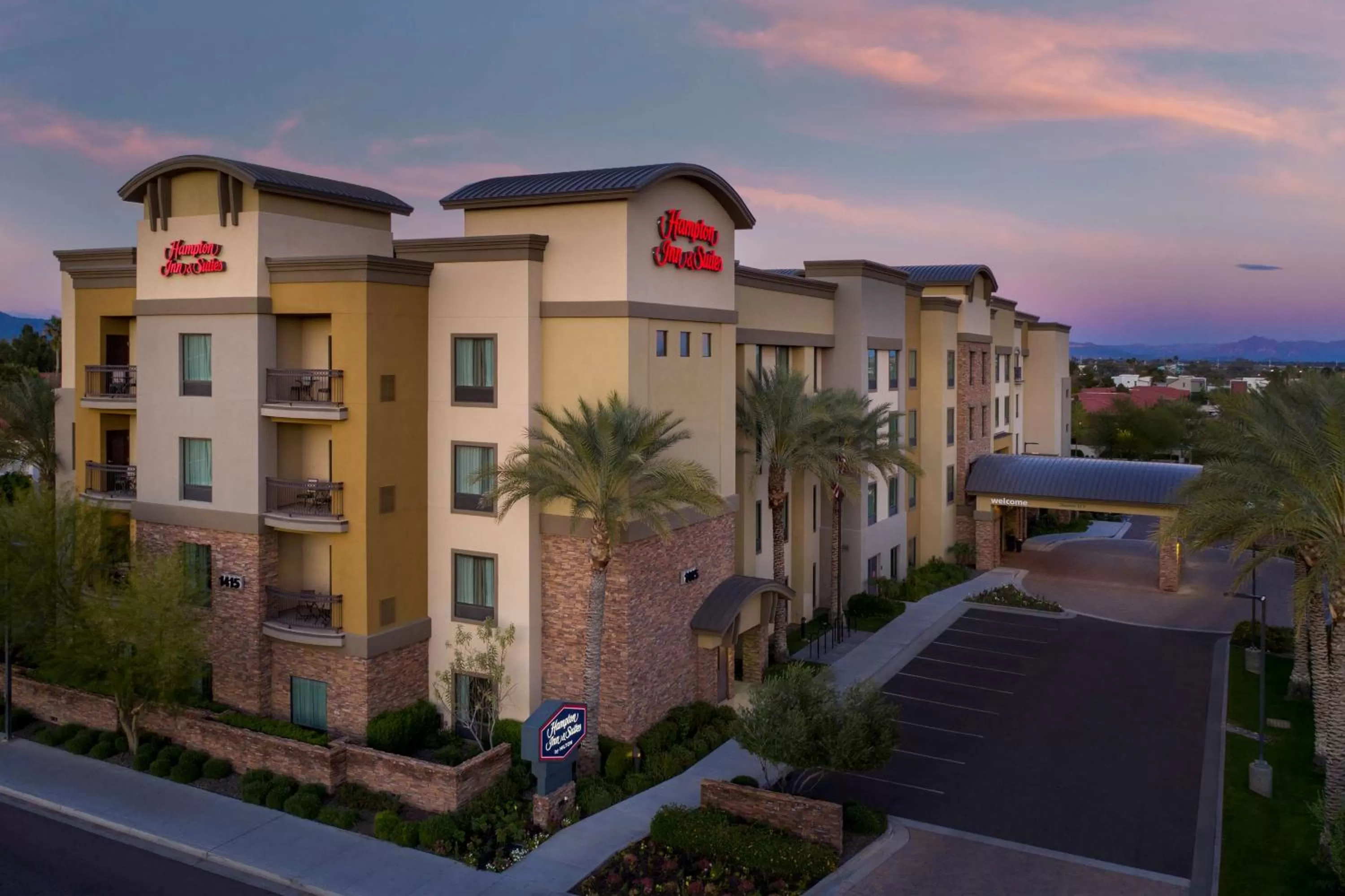 Property building in Hampton Inn & Suites Phoenix/Tempe