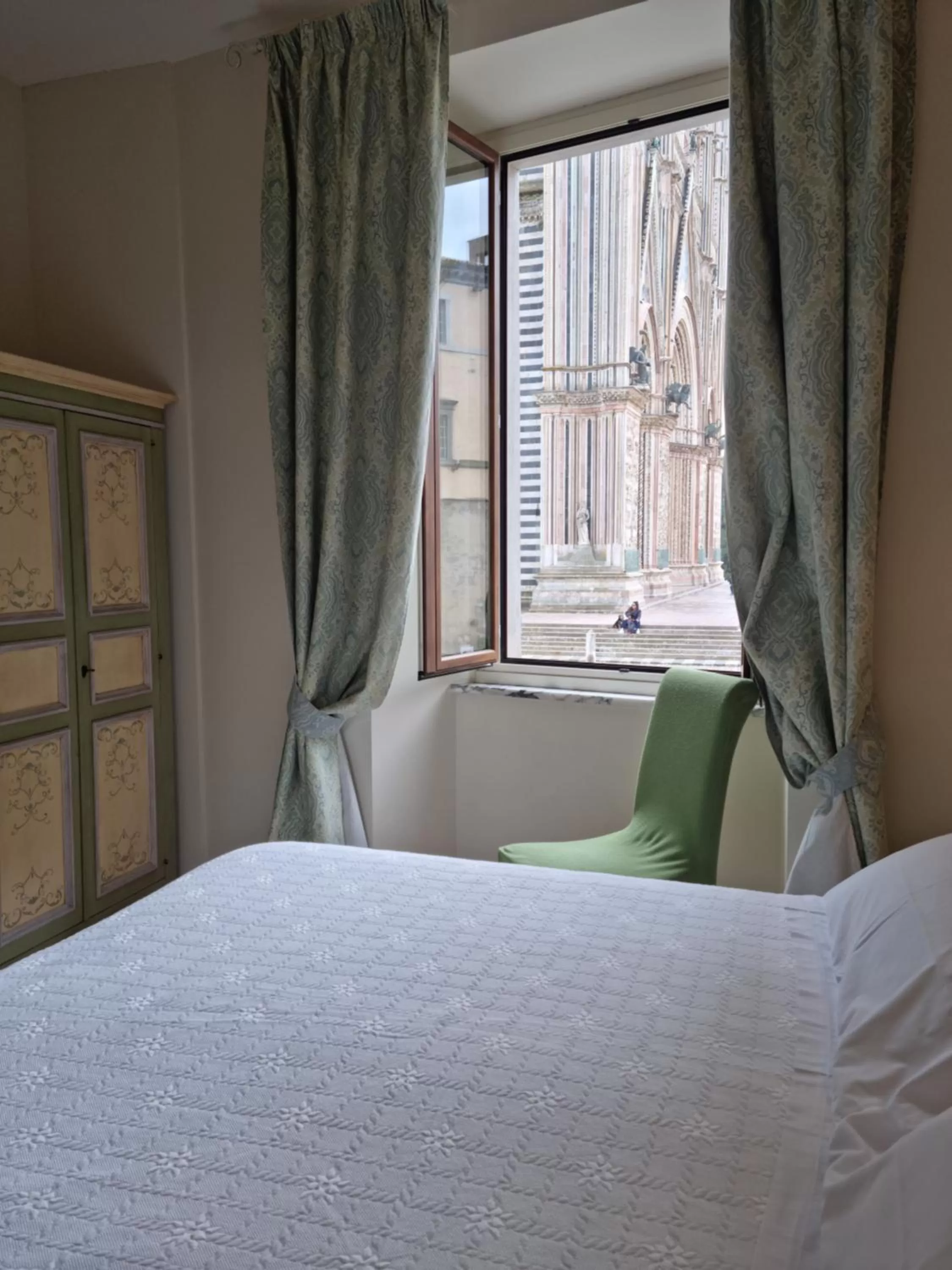 City view, Bed in Hotel Virgilio