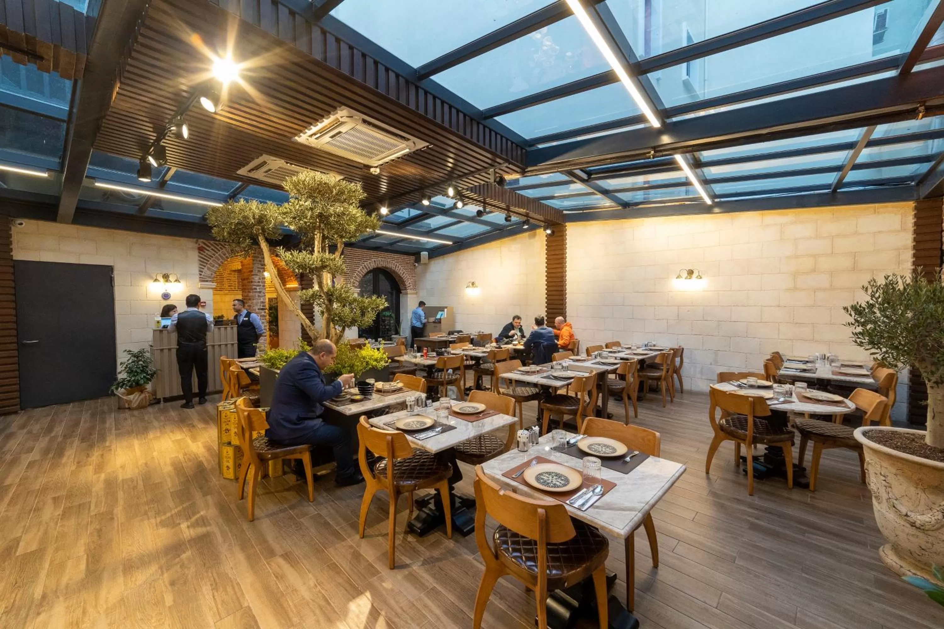 Restaurant/places to eat in BRAKO HOTEL