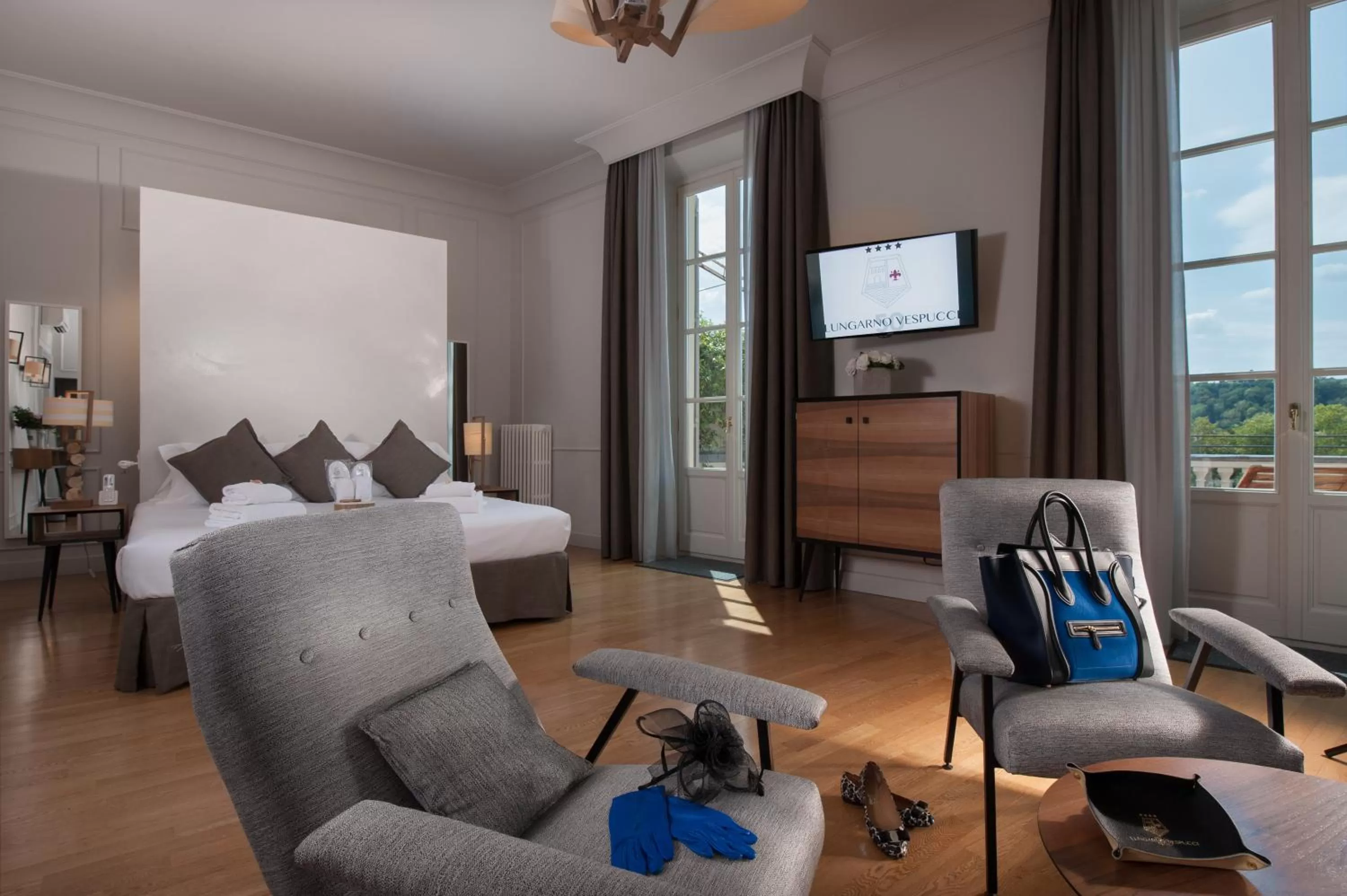 Decorative detail, Bed in Hotel Lungarno Vespucci 50