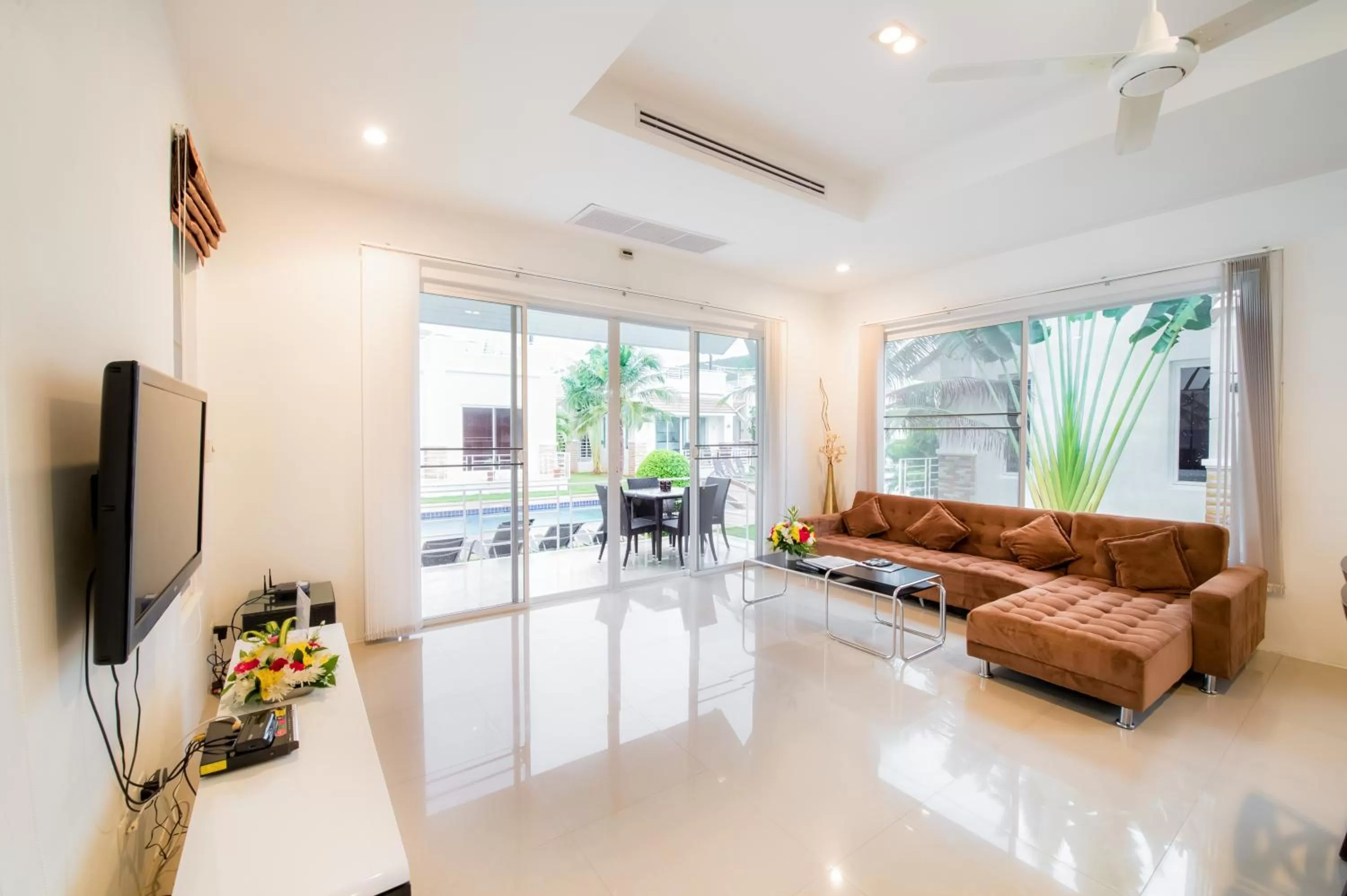 Day in Oriental Beach Pearl Resort