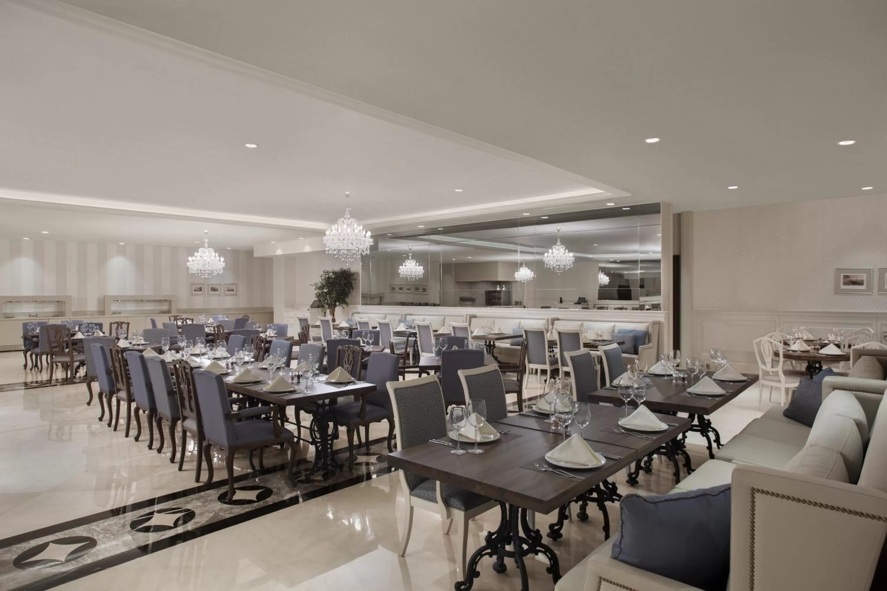 Restaurant/places to eat in Lazzoni Hotel